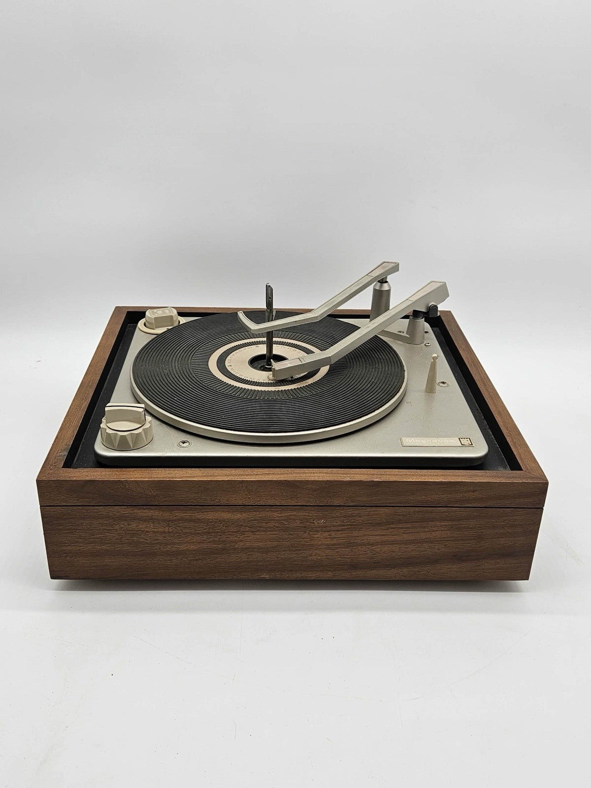 Vintage Magnavox Solid State Receiver & Micromatic Turntable EXCELLENT CONDITION