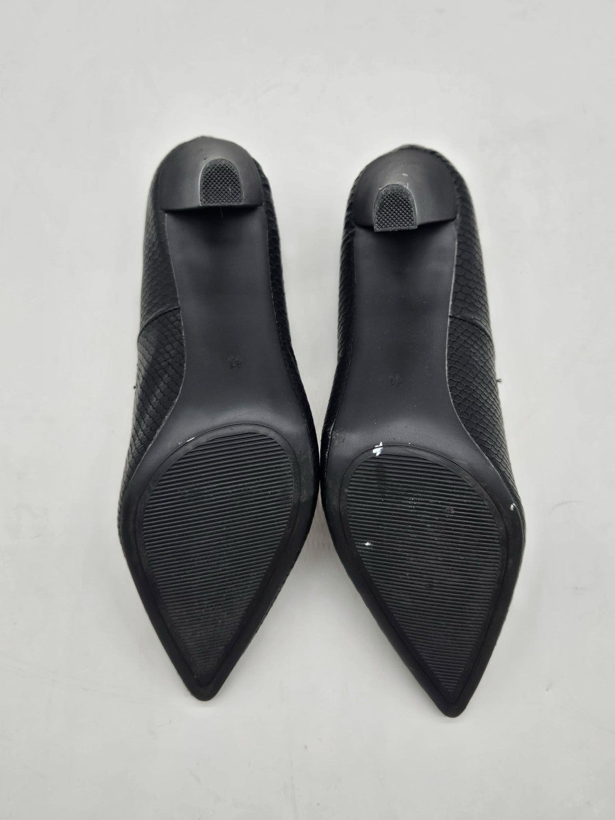 Women’s Black Snakeskin Textured Pointed Toe Heels Size 9.5
