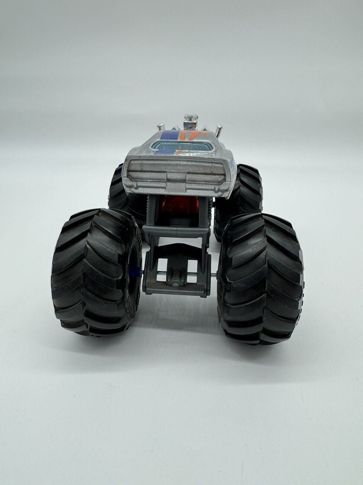 Hot Wheels MONSTER  TRUCK 1972 DODGE CHALLENGER 1:24 Hemi