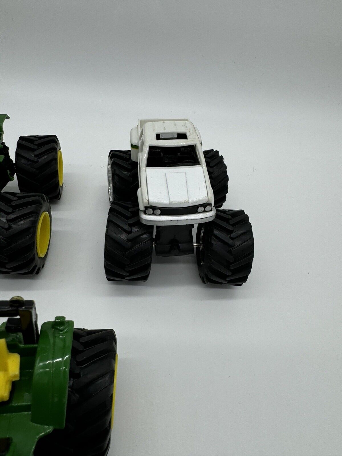 John Deere Toy Monster Treads Lot Of 11 Pieces -tractors