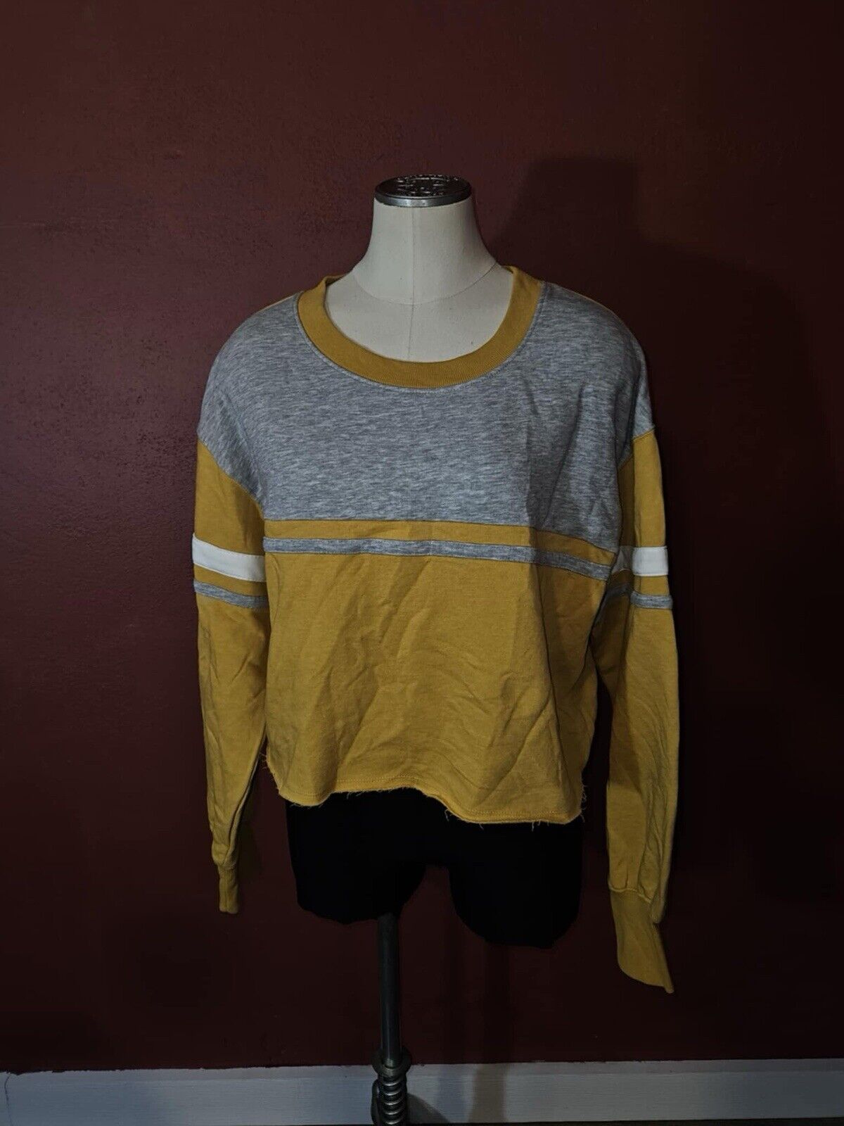 lounge life SO small womens sweatshirt cropped long sleeve yellow white