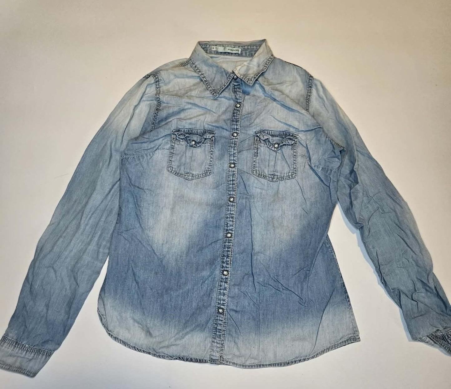 Maurices Women’s Light Wash Denim Button Front Shirt Size M