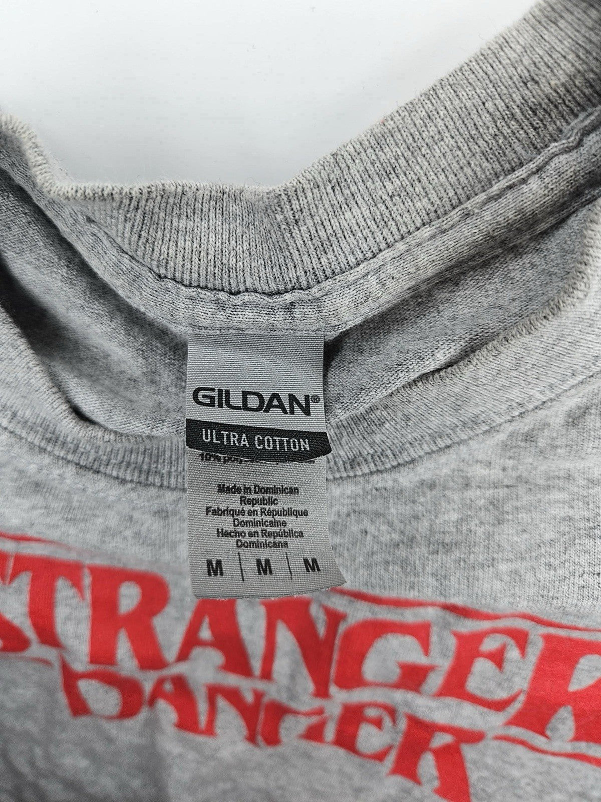 Stranger Things ~ Stranger Danger Graphic T-Shirt Gray Red Print Gildan Sz M