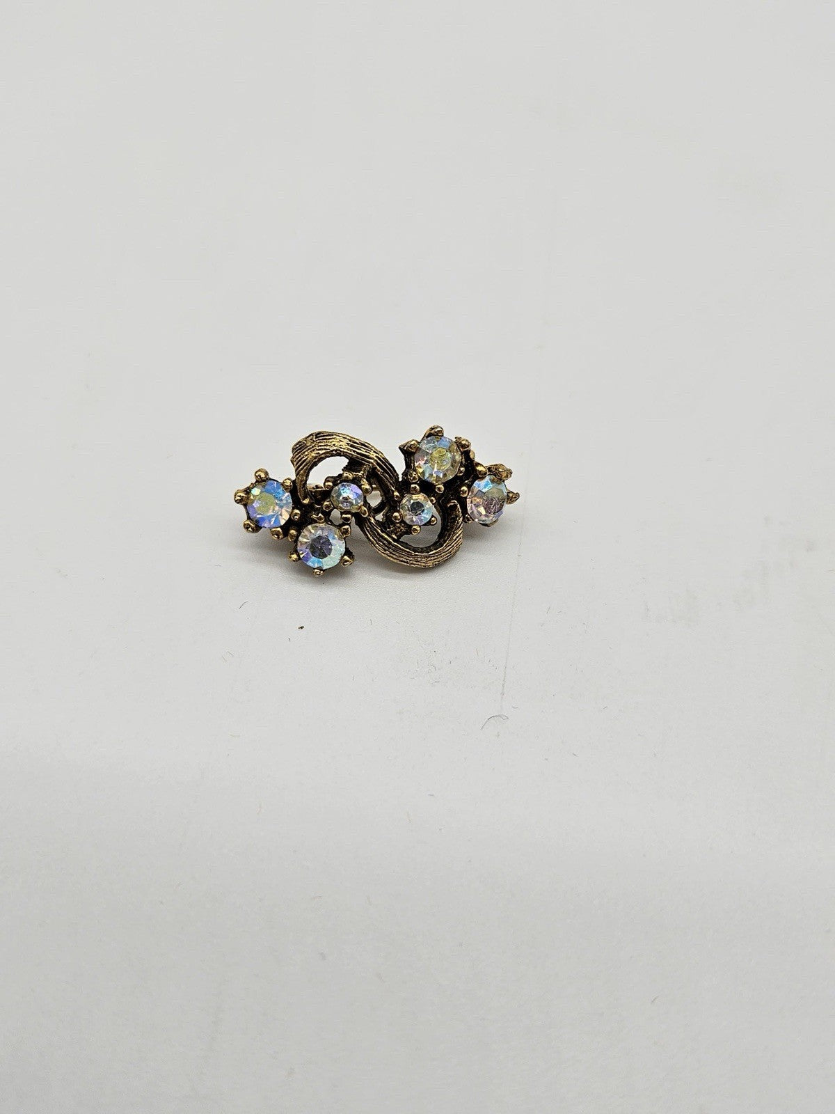 Vintage 50’s Gold Tone Iridescent AB Rhinestone Flower Bouquet Brooch Pin 1.25”