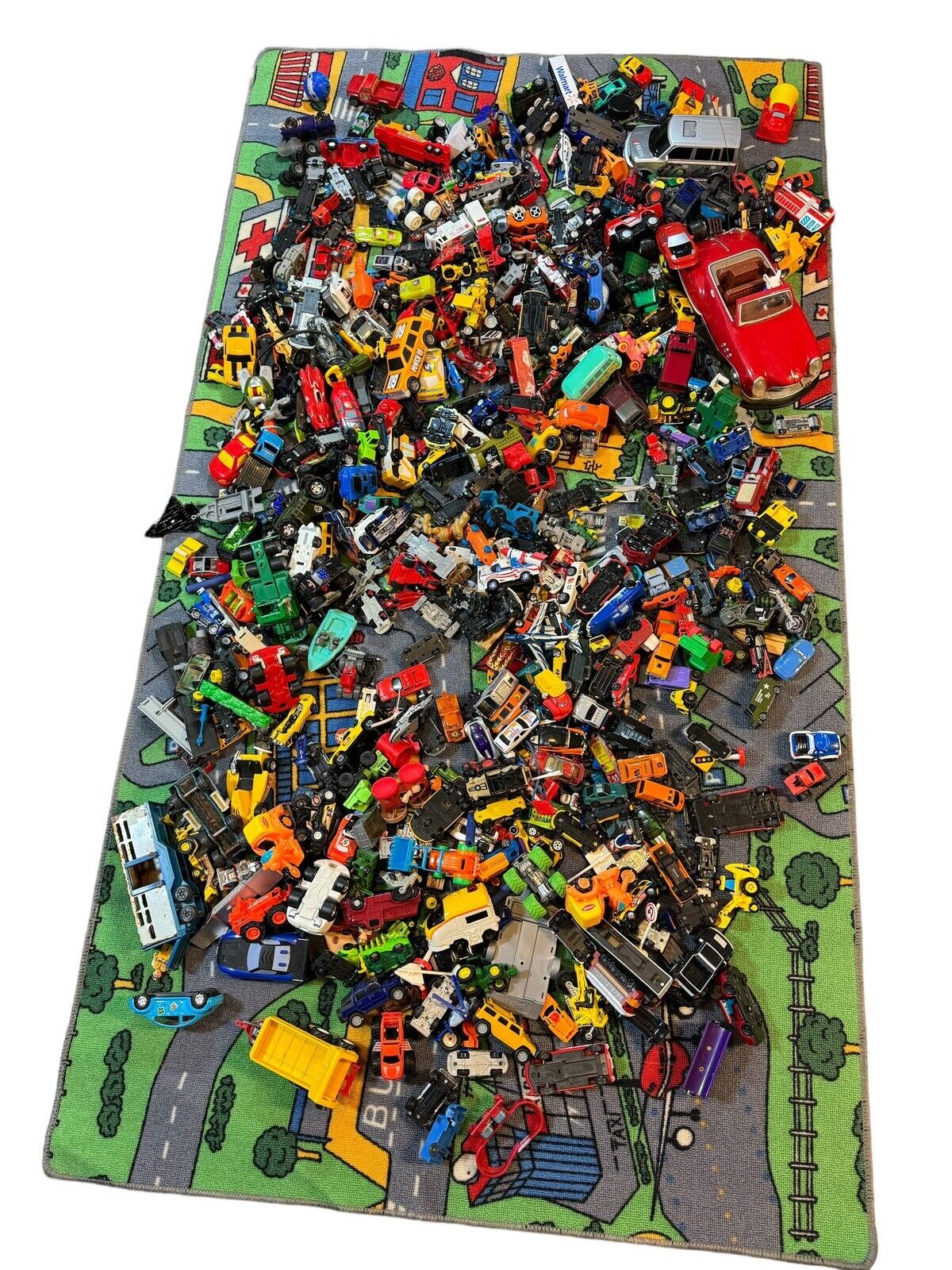 HUGE LOT 500+ Toy Cars, Trucks & MORE  w/ Play Mat Hot wheels Matchbox Tonka