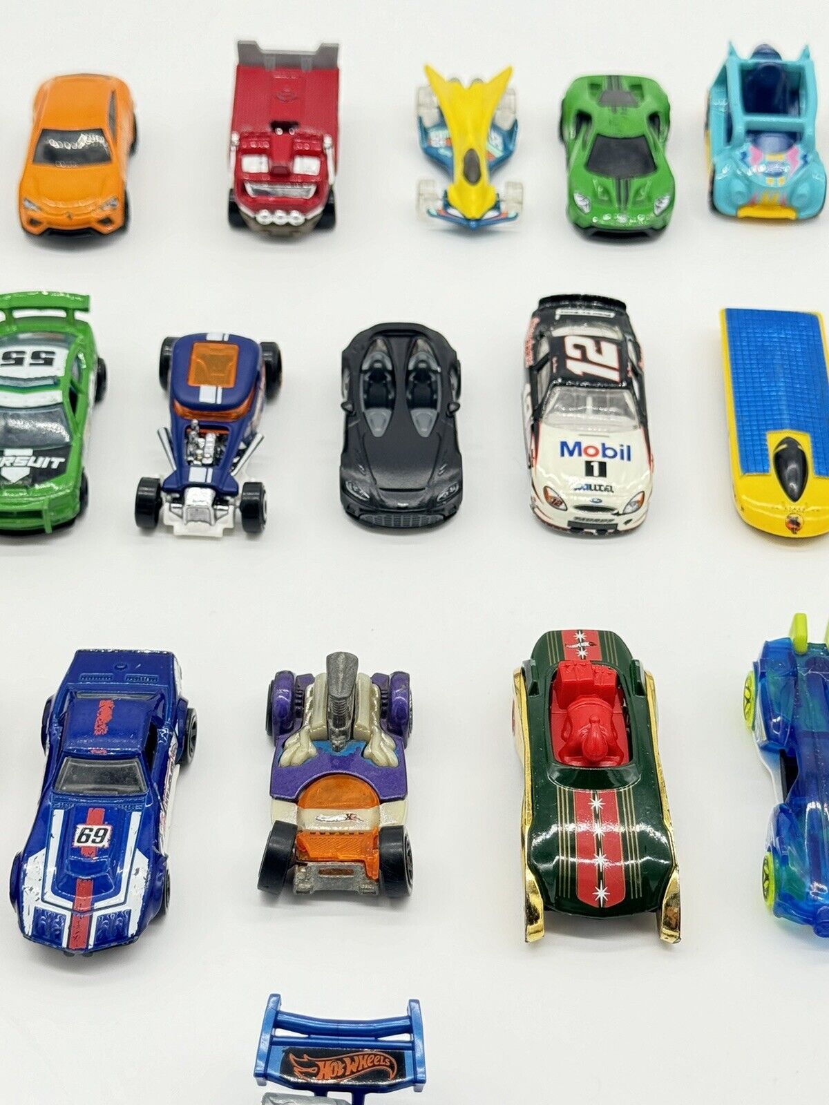 MIXED LOT OF 22 VINTAGE HOT WHEELS CARS