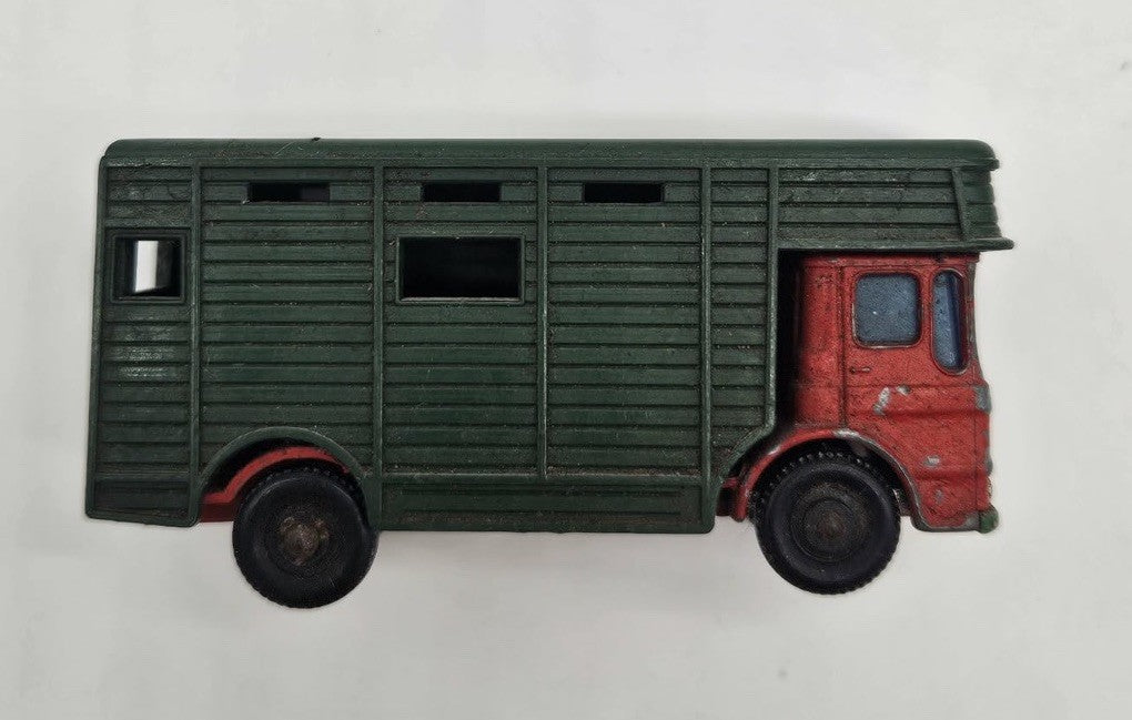 Lesney Matchbox Horse Box Ergomatic Cab No.17 1969 Red Made In United Kingdom