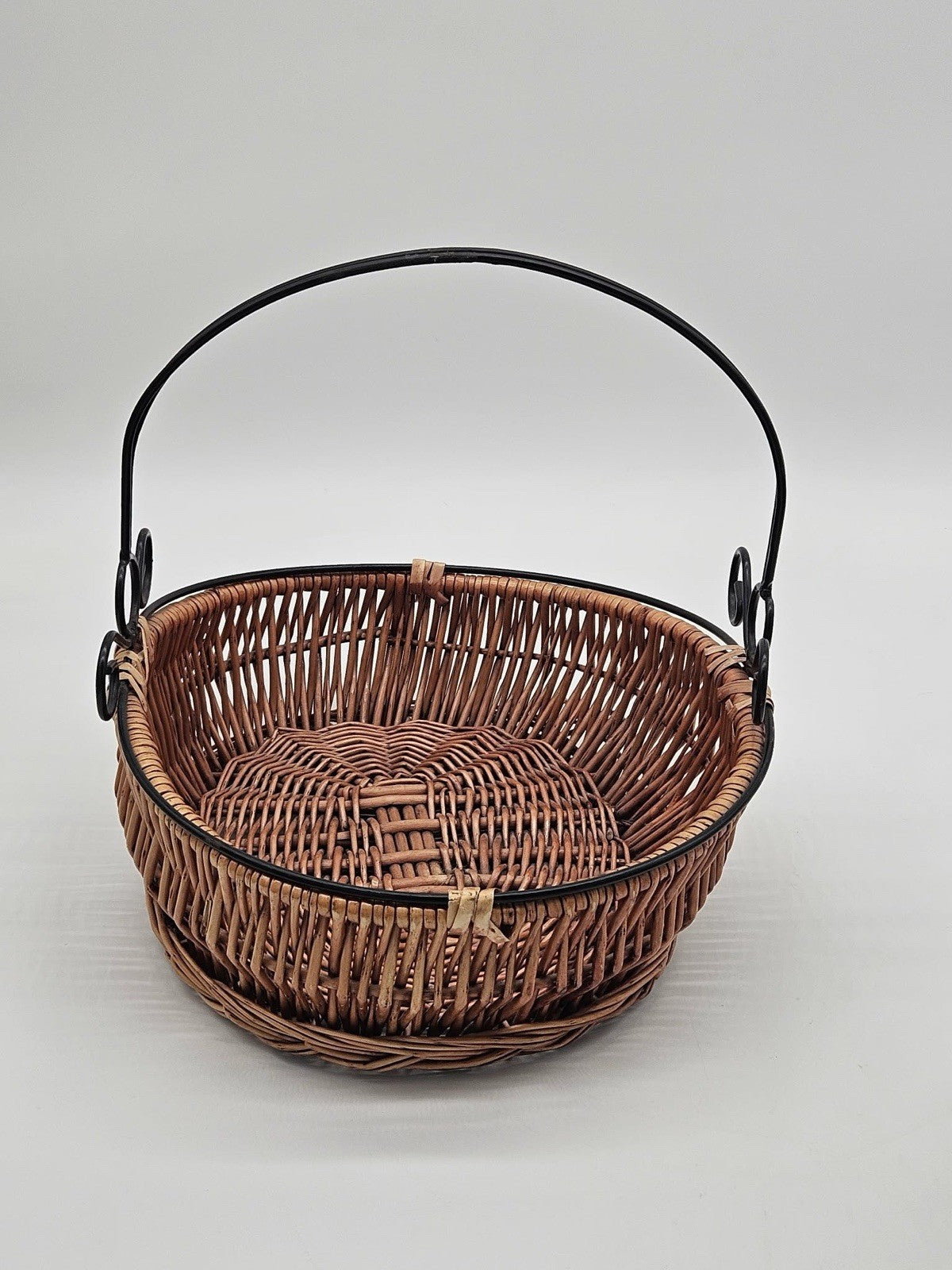 Wicker Serving Basket w Metal Scroll Handle Farmhouse Decor