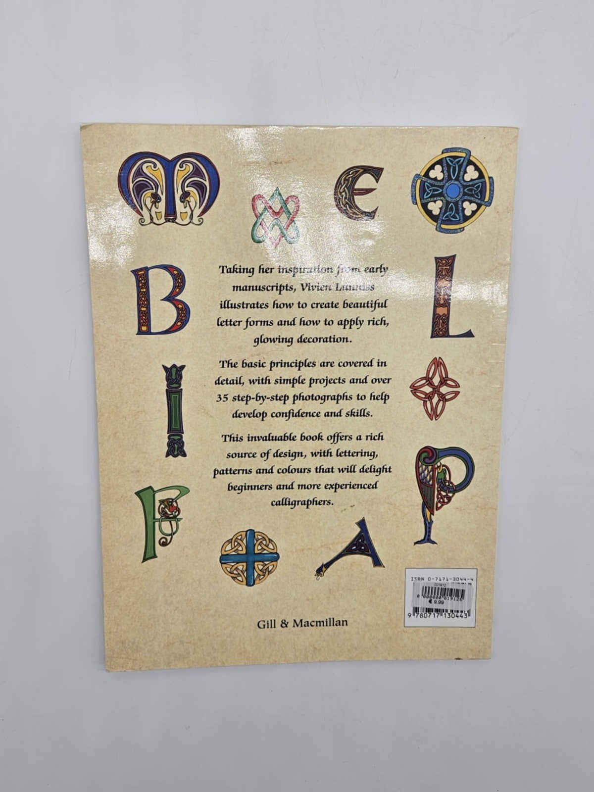 CELTIC CALLIGRAPHY by Vivien Lunniss - 2000 - handwriting