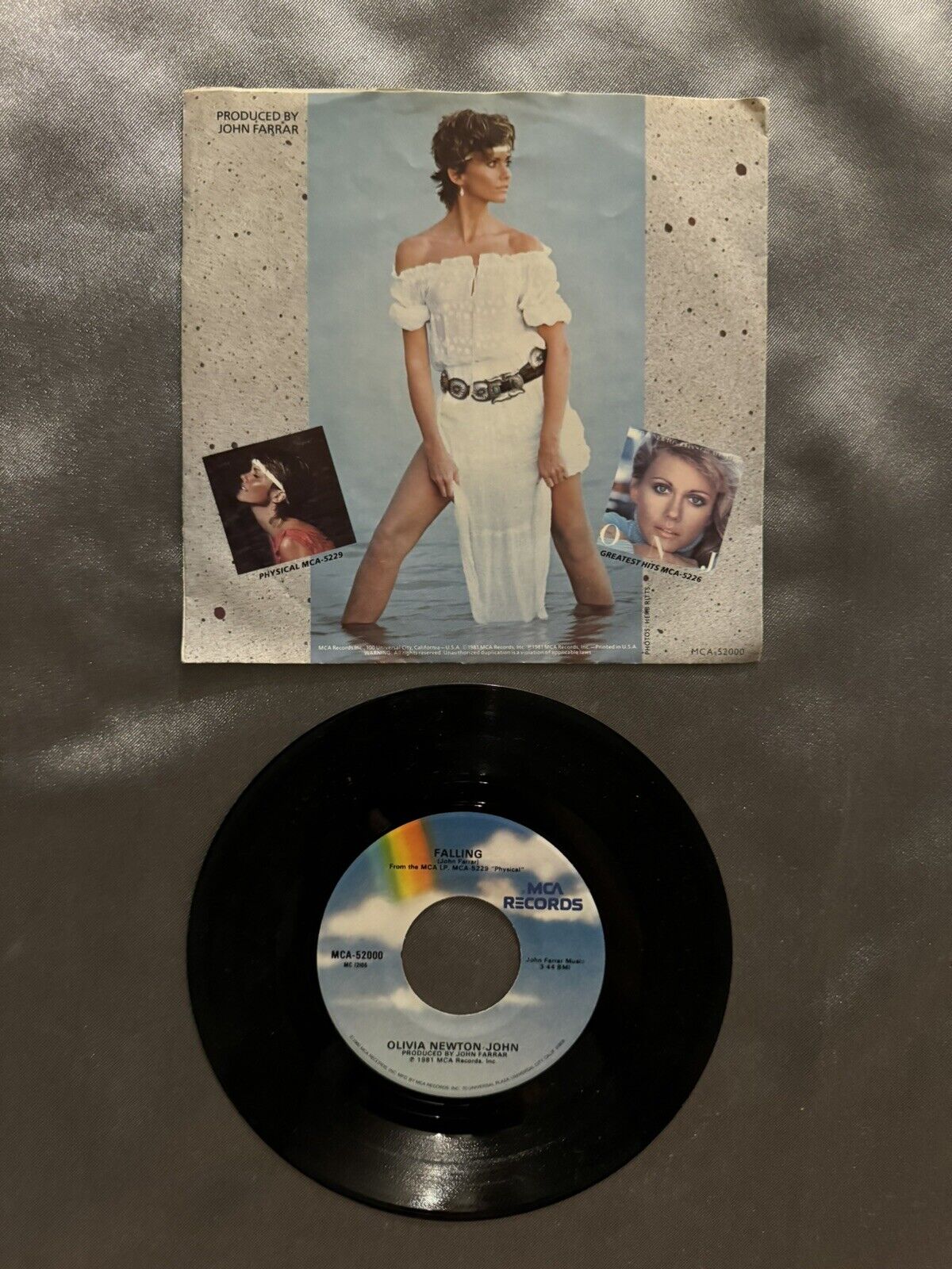 Olivia Newton-John - Make A Move On Me - MCA Records - MCA-52000 - 7", Single 10