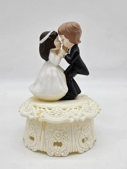 VTG Wilton Bride & Groom First Kiss Wedding Cake Topper 1973