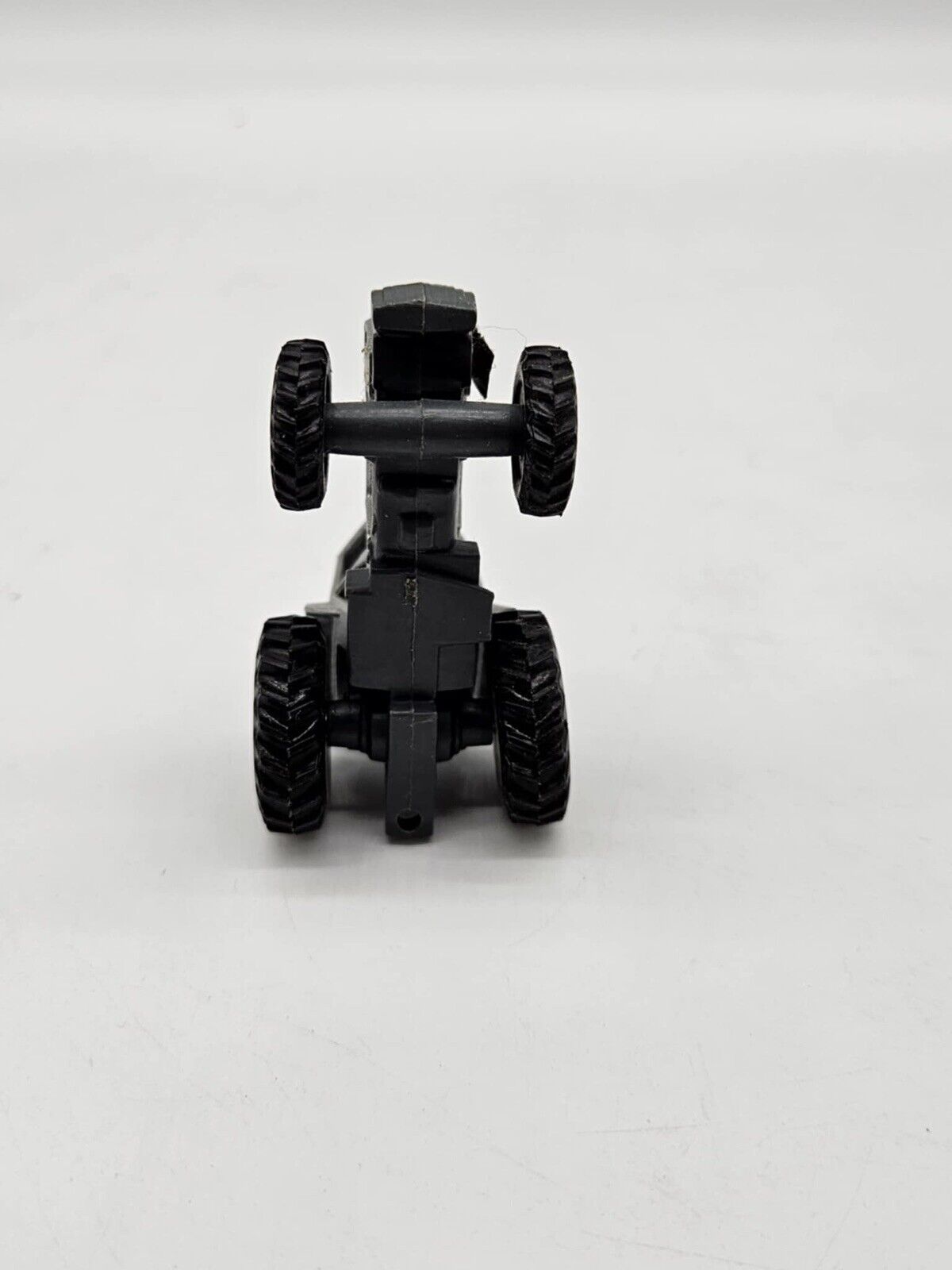 Set of Two 1:64 White 185 Field Boss Tractors with Duals