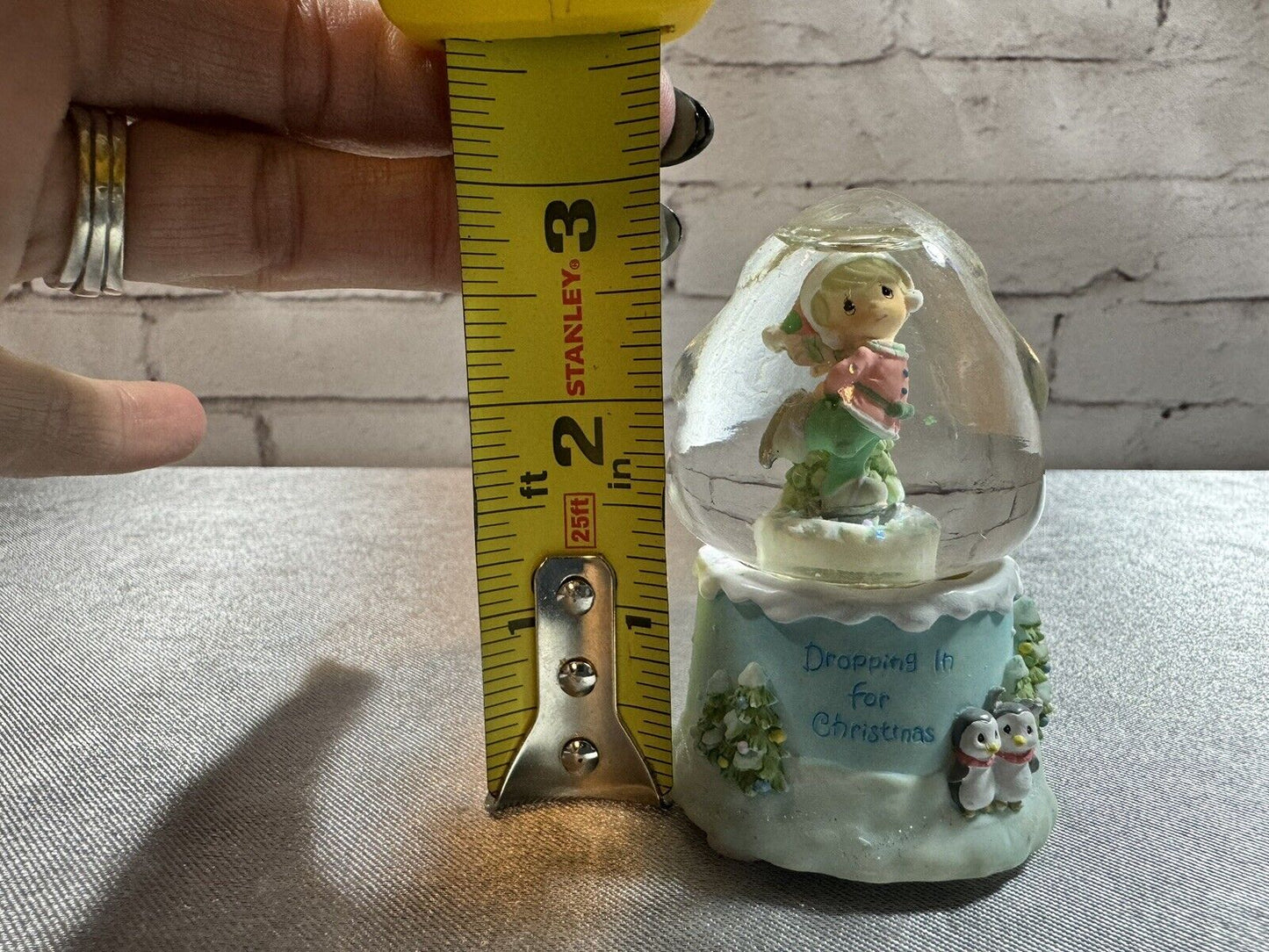 Precious Moments Vintage 1995 Snow Globe “Dropping In For Christmas”