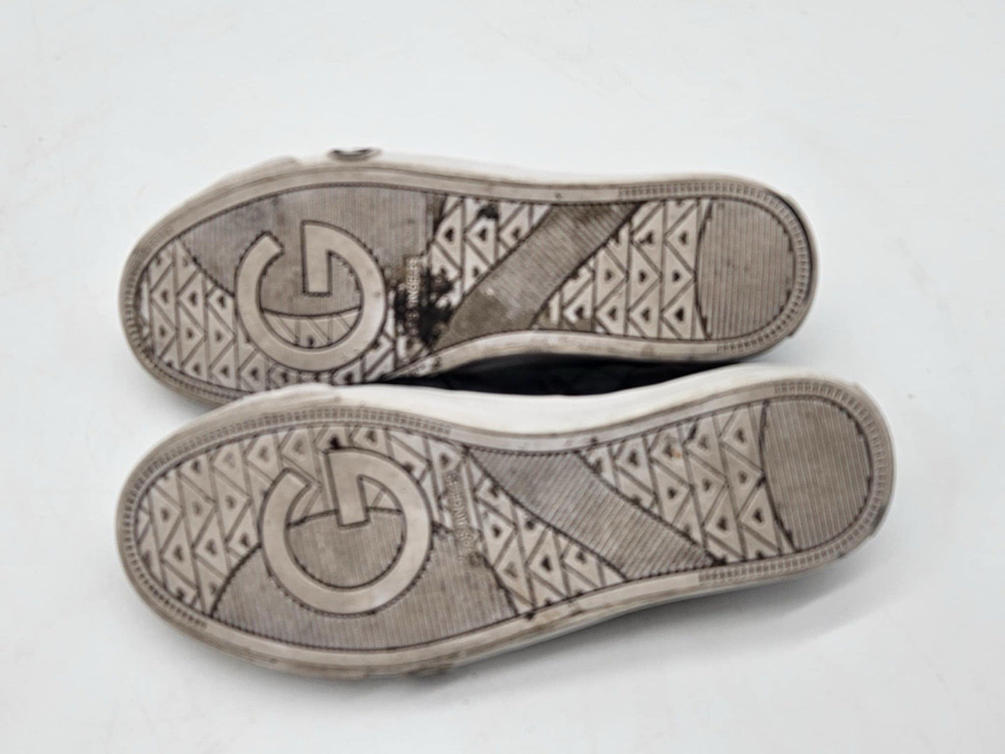 G by Guess Women's Backer2 Low Top Quilted Leather Sneakers, Black, 8.5 M