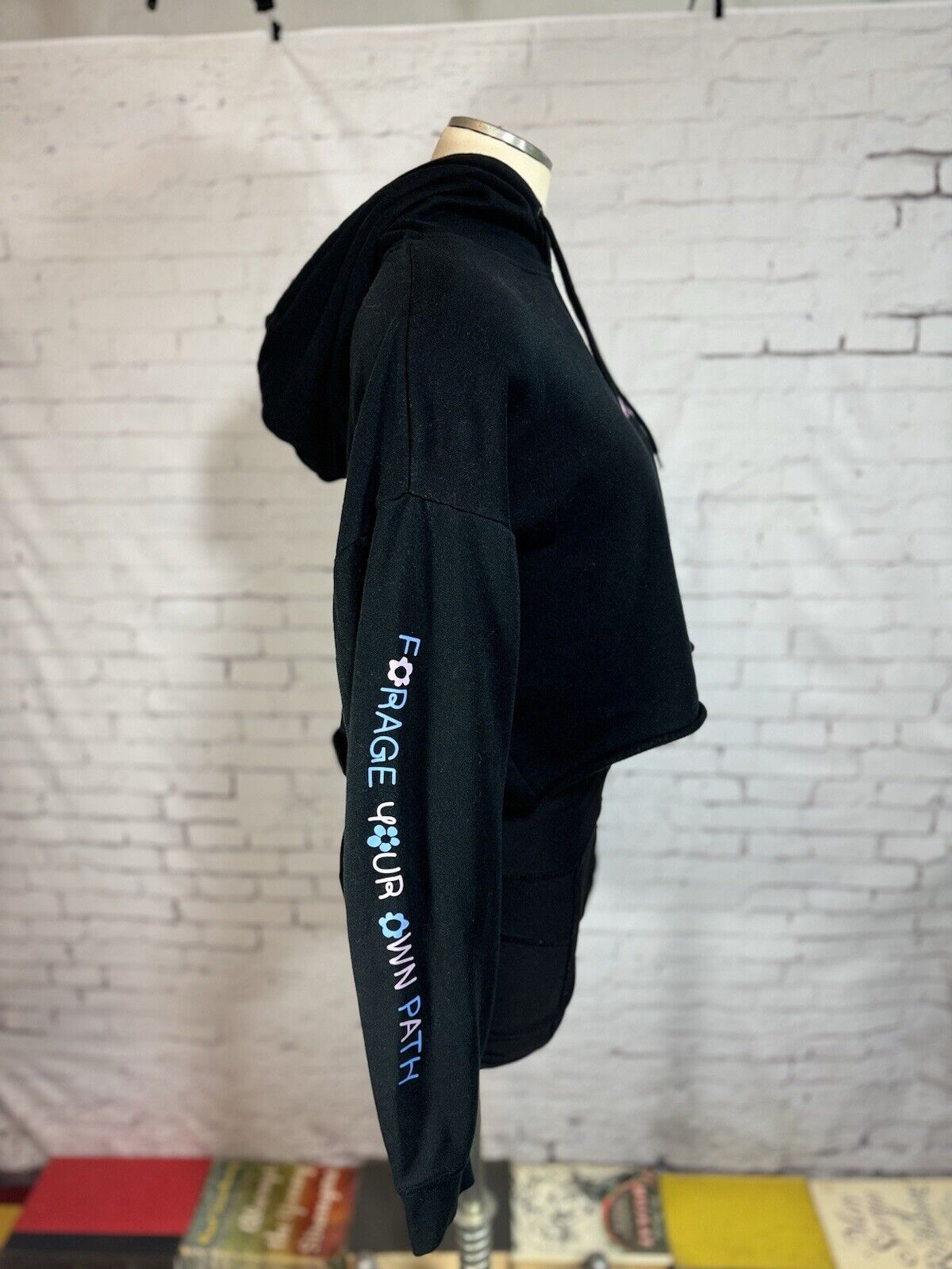 Women’s SZ M 1/4 A.LAB Zaira Forage Black Crop Hoodie - WCLTH 001