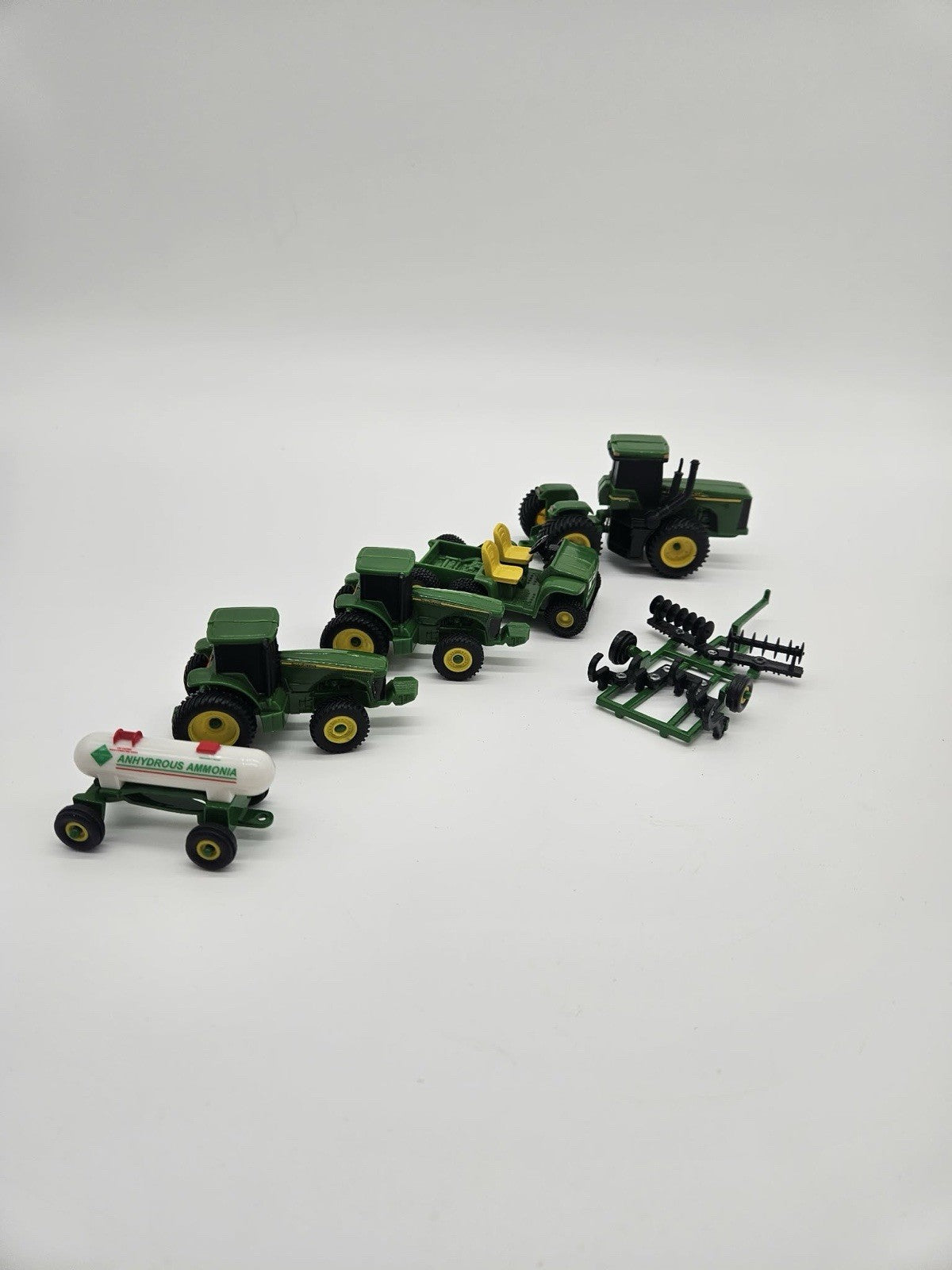 ERTL John Deere Toy Farm Set Of 6 John Deere Scale 1:64 Diecast & Plastic