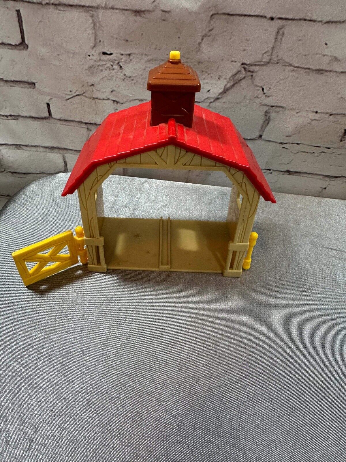 Vintage 1997 Avon Kid Horse Around Barn VTG 004