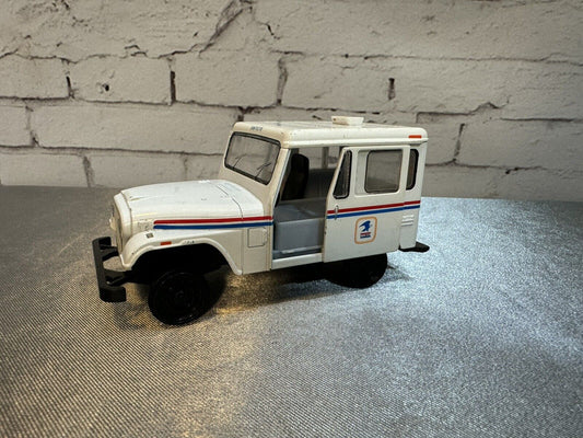 Kinsmart 1971 Mail Jeep 1:26 DJ-5B Moving Doors