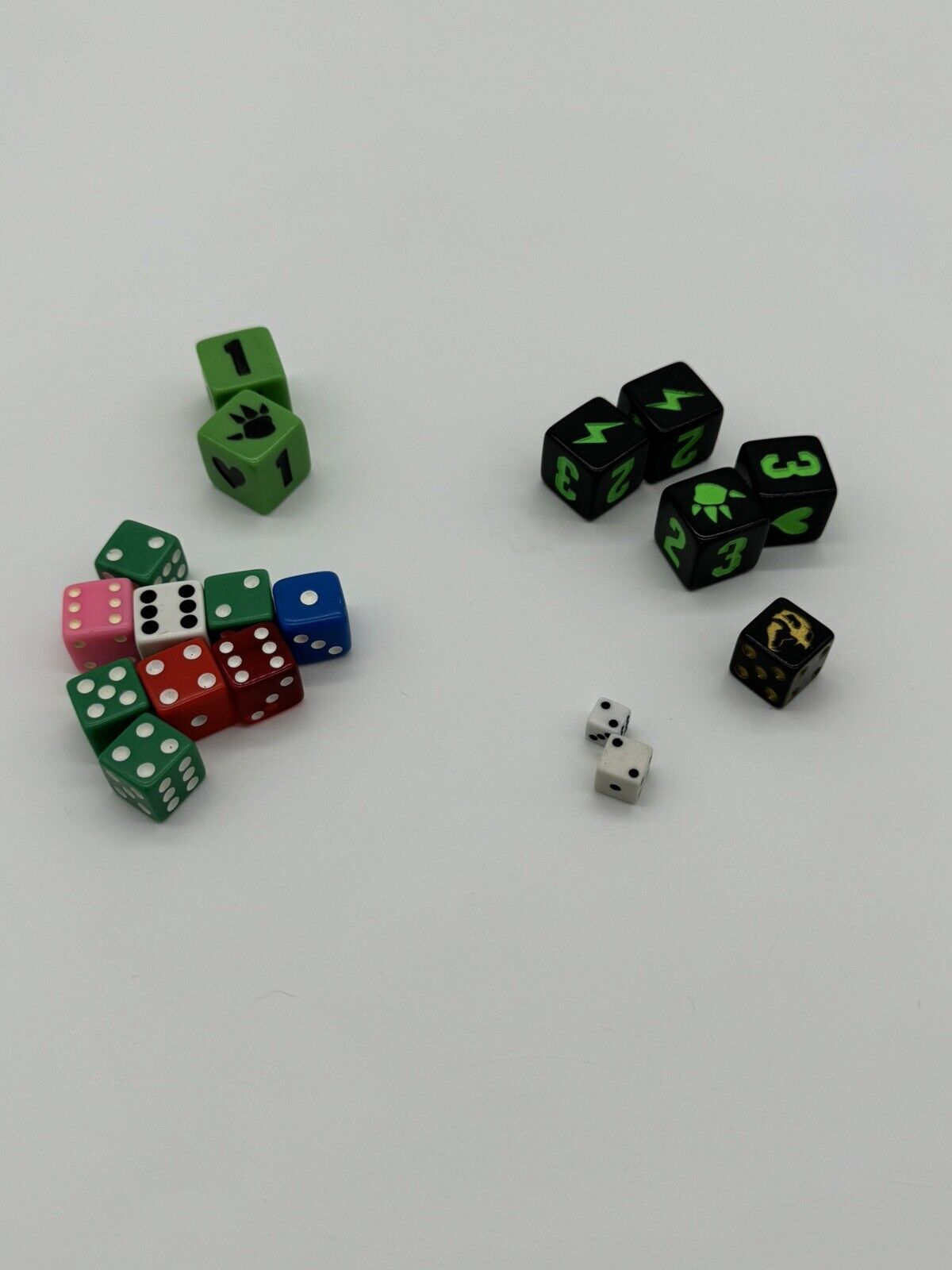 Dice Lot Some Vintage Red Green White Blue Mini Games Engraved King Of New York