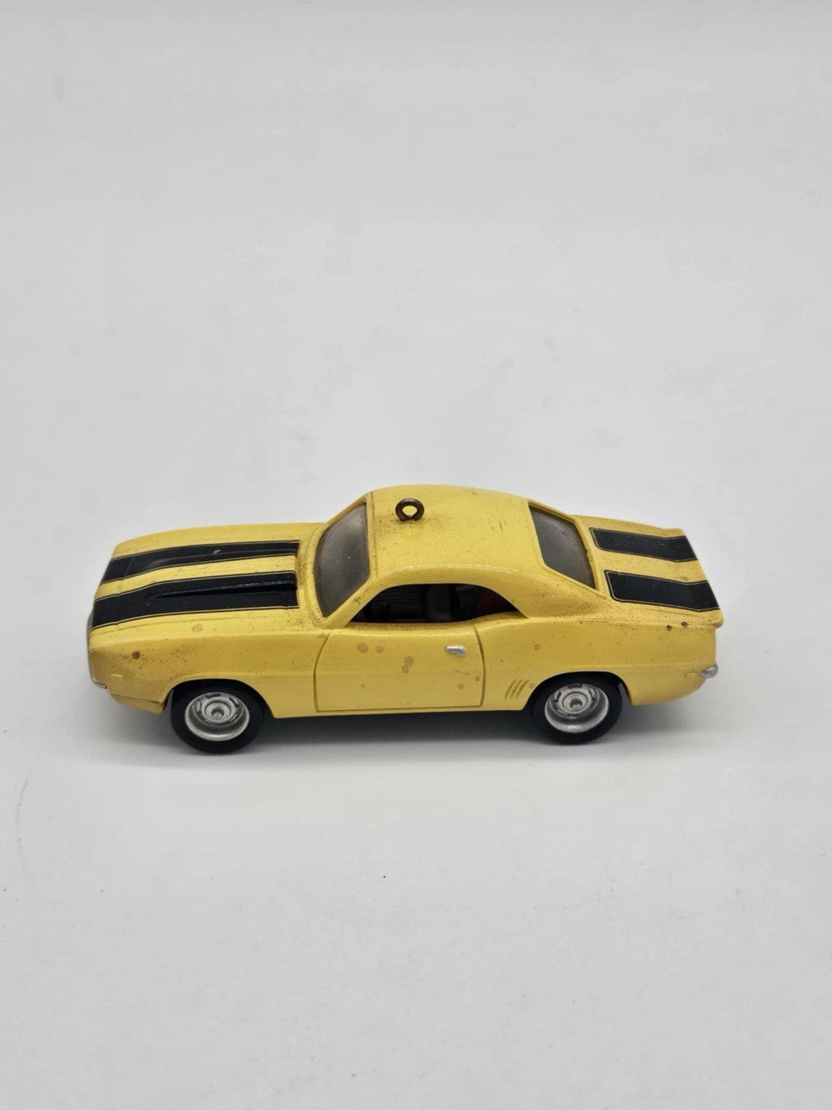 VINTAGE 1995 HALLMARK CARDS CHRISTMAS ORNAMENT 1969 YELLOW Z28 CAMARO CHEVROLET