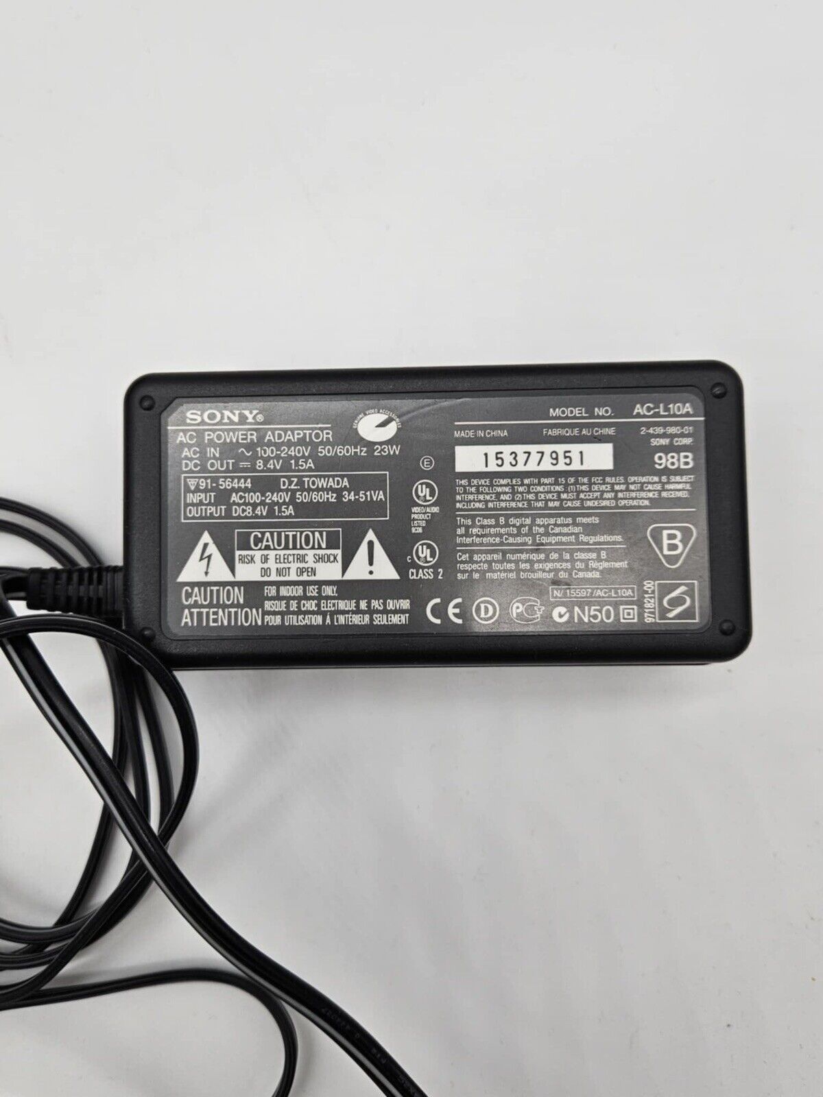 Sony Handycam Vision CCD-TRV615 Video Hi8 XR Nightvision Camcorder (JB01)