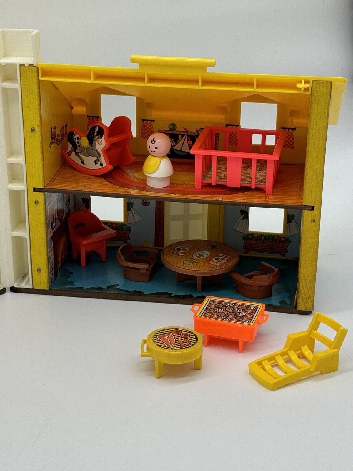 Vintage 1969 Fisher Price LITTLE PEOPLE #952 Yellow House, Figures & Furniture