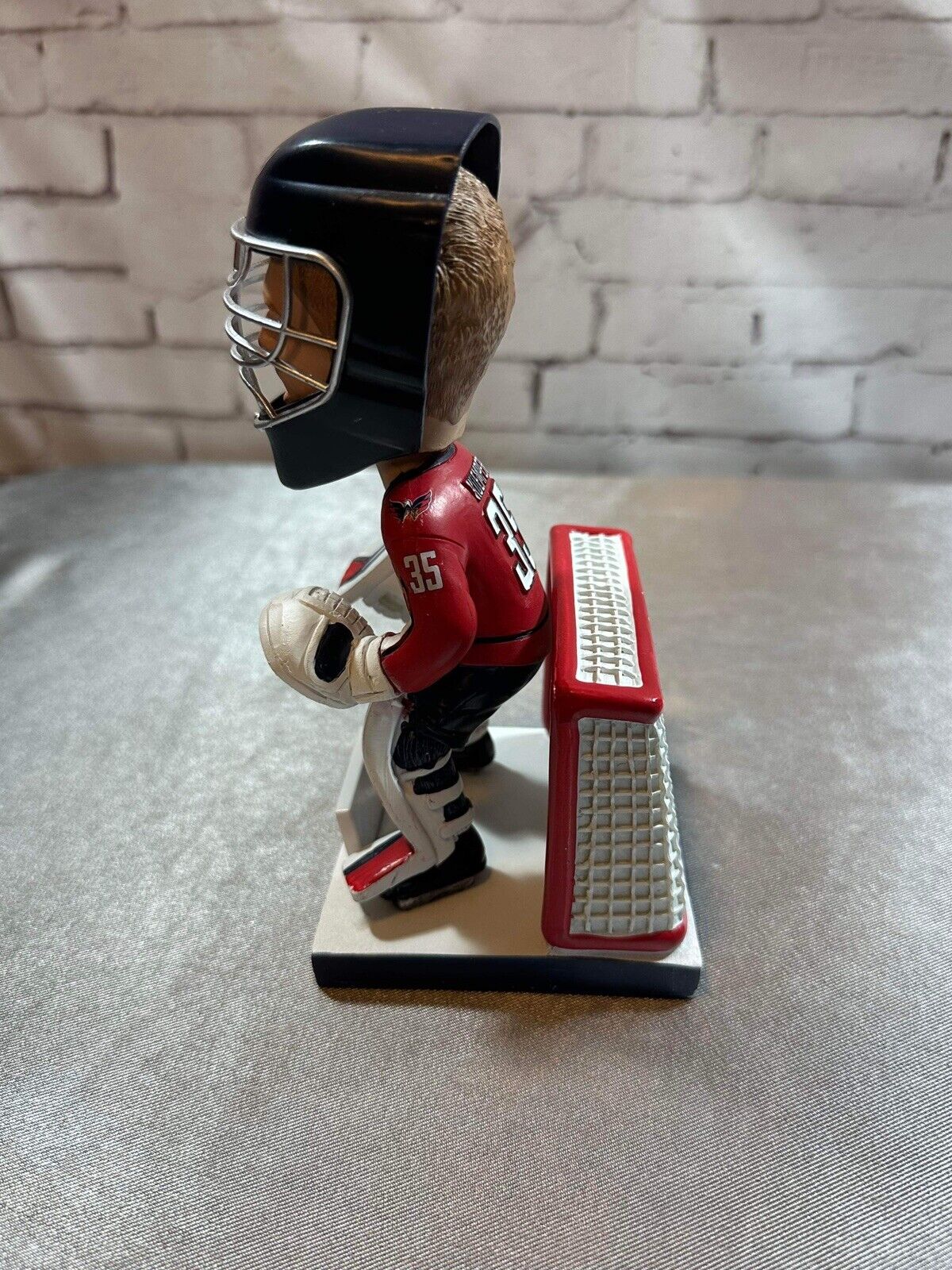 WASHINGTON CAPITALS - DARCY KUEMPER BOBBLEHEAD - NHL STADIUM GIVEAWAY VCSM