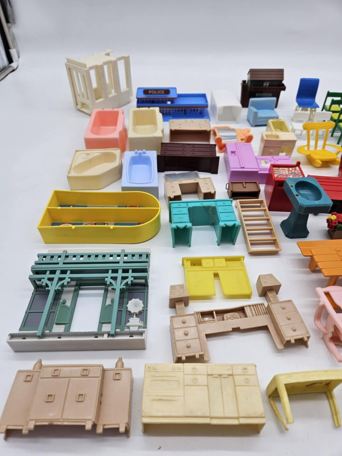 Vtge Lot Doll Dollhouse Furniture Plasco Fisher Price Renwall Arco & MORE!
