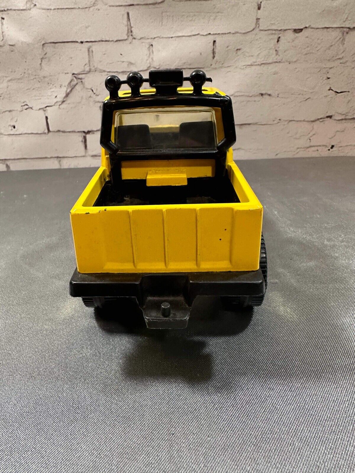 Tootsietoy Metal Desert Rat 4 x 4 Jeep Rare Vintage Yellow Display Made In USA