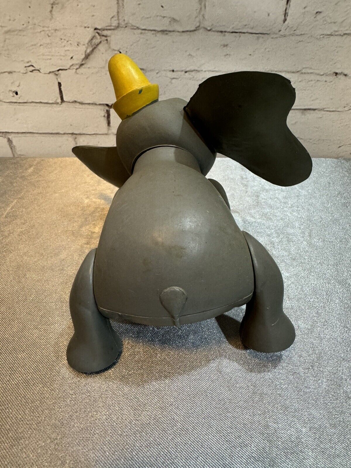 Walt Disney production Dumbo cartoon figure character 1960' elephant 005