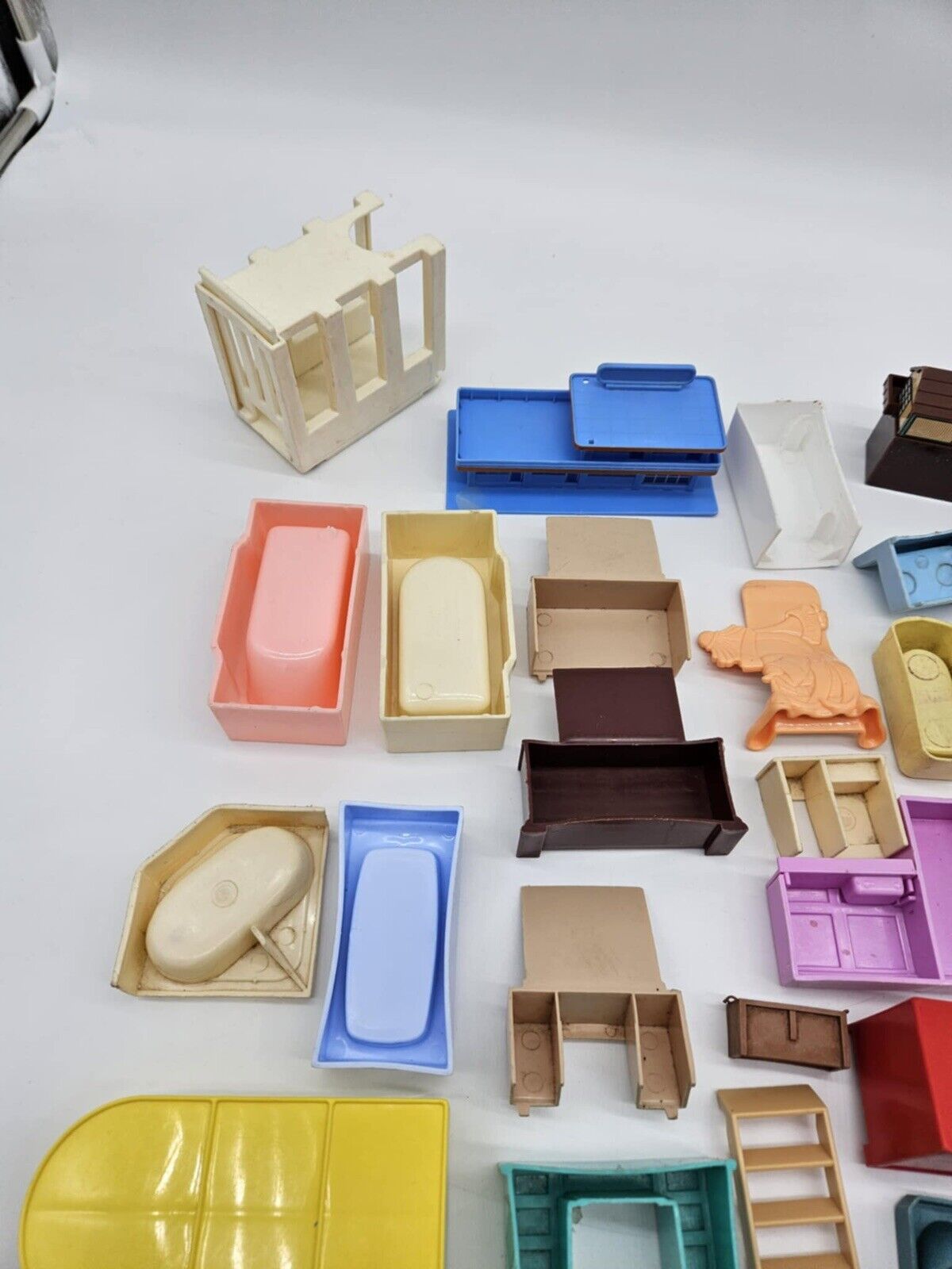 Vtge Lot Doll Dollhouse Furniture Plasco Fisher Price Renwall Arco & MORE!