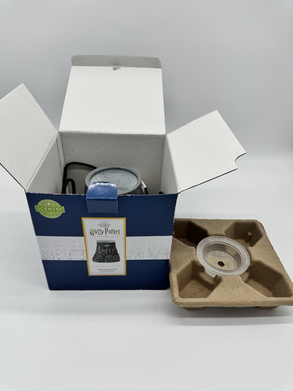 Scentsy Harry Potter Hogwarts Castle Full Size Wax Warmer - New in Box!