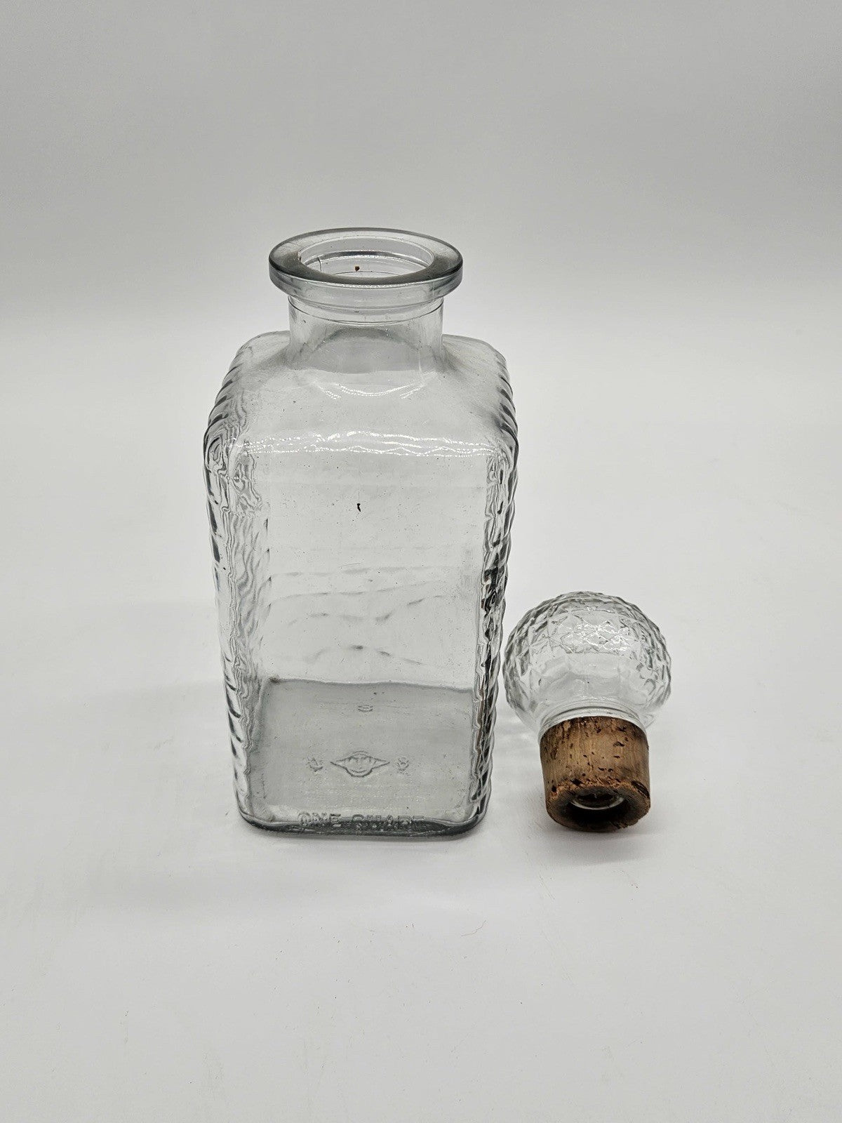 Vintage Heisey  Decanter Bottle,Stopper,Waffle & Diamond Pattern 1qt 1940’s