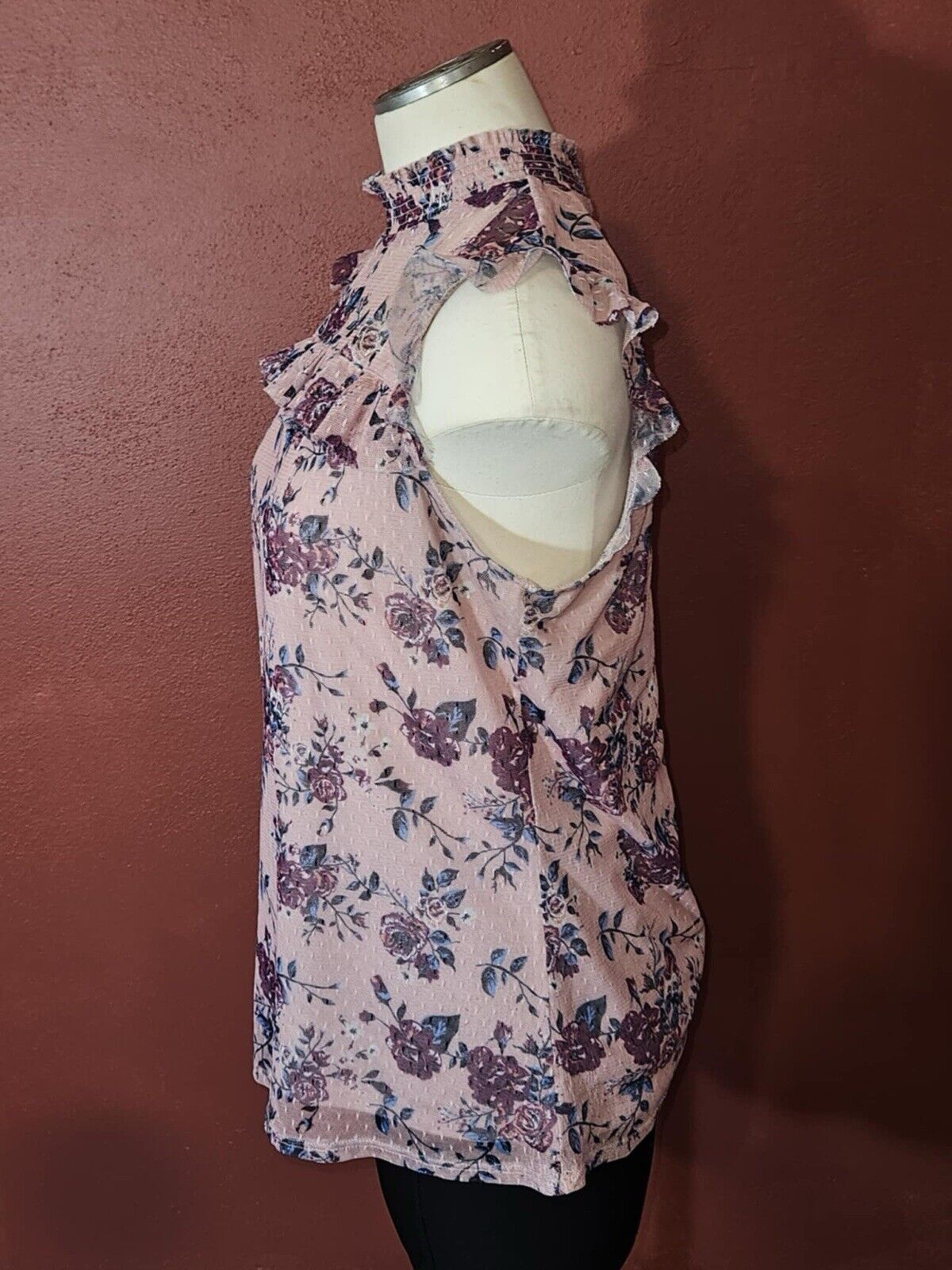 Juniors Pink Floral Pattern No Boundaries Top Sleevless Blouse size XL 15/17