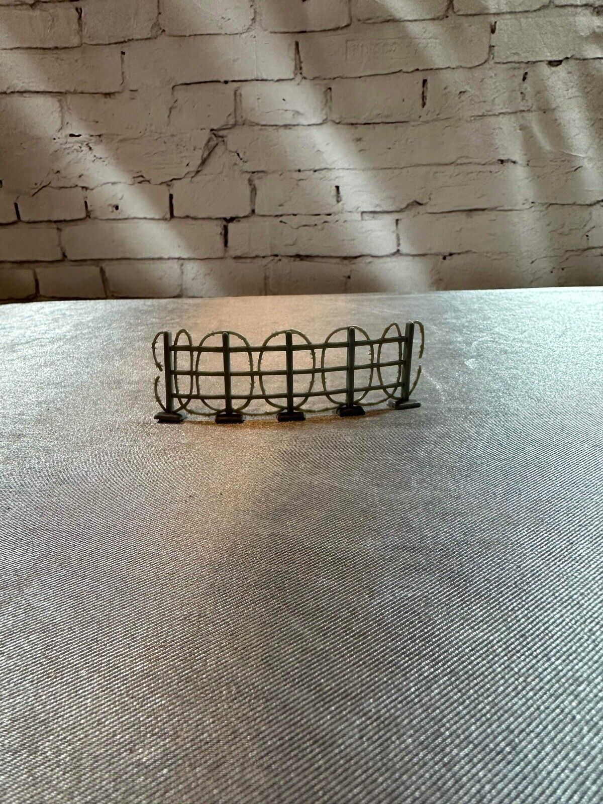 Lot of Tan/Green Plastic Army Men 2" Inch Bulk Action Figures Toy Soldiers