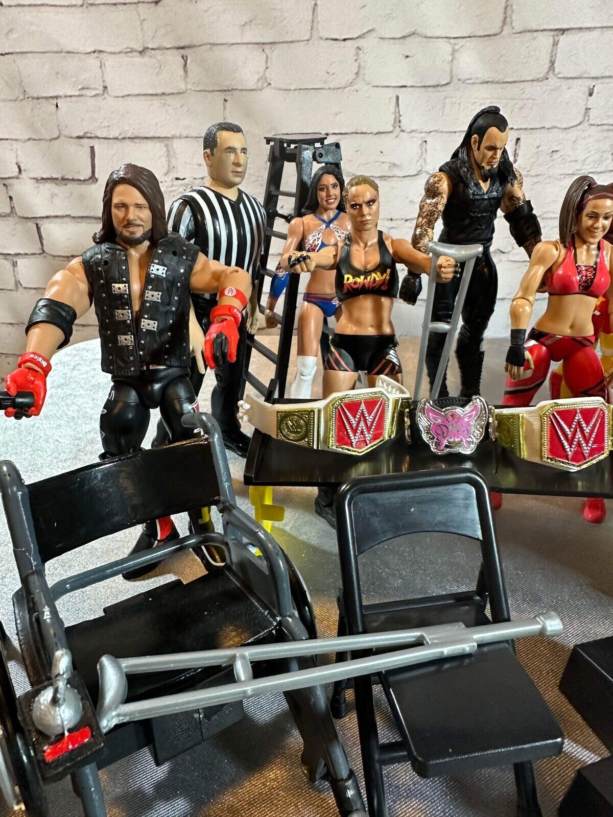 Huge Lot Of 15 Mattel WWE WWF Wrestling ACTION FIGURES & TONS OF ACCESSORIES ￼