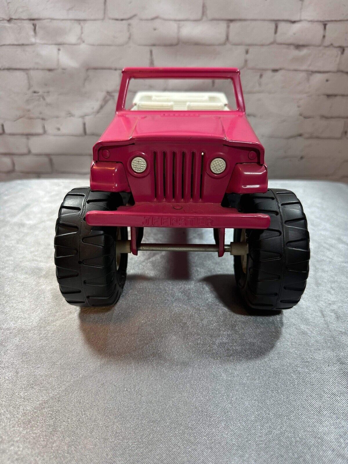 Tonka Stump Jumper lifted Jeepster pink w/white top nice shape vintage