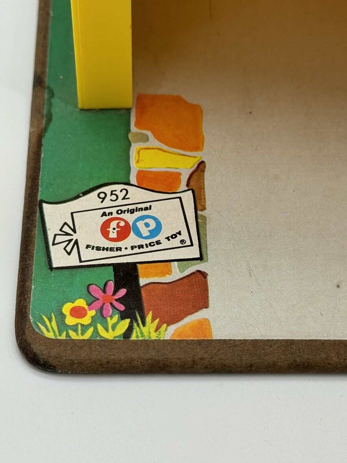 Vintage 1969 Fisher Price LITTLE PEOPLE #952 Yellow House, Figures & Furniture