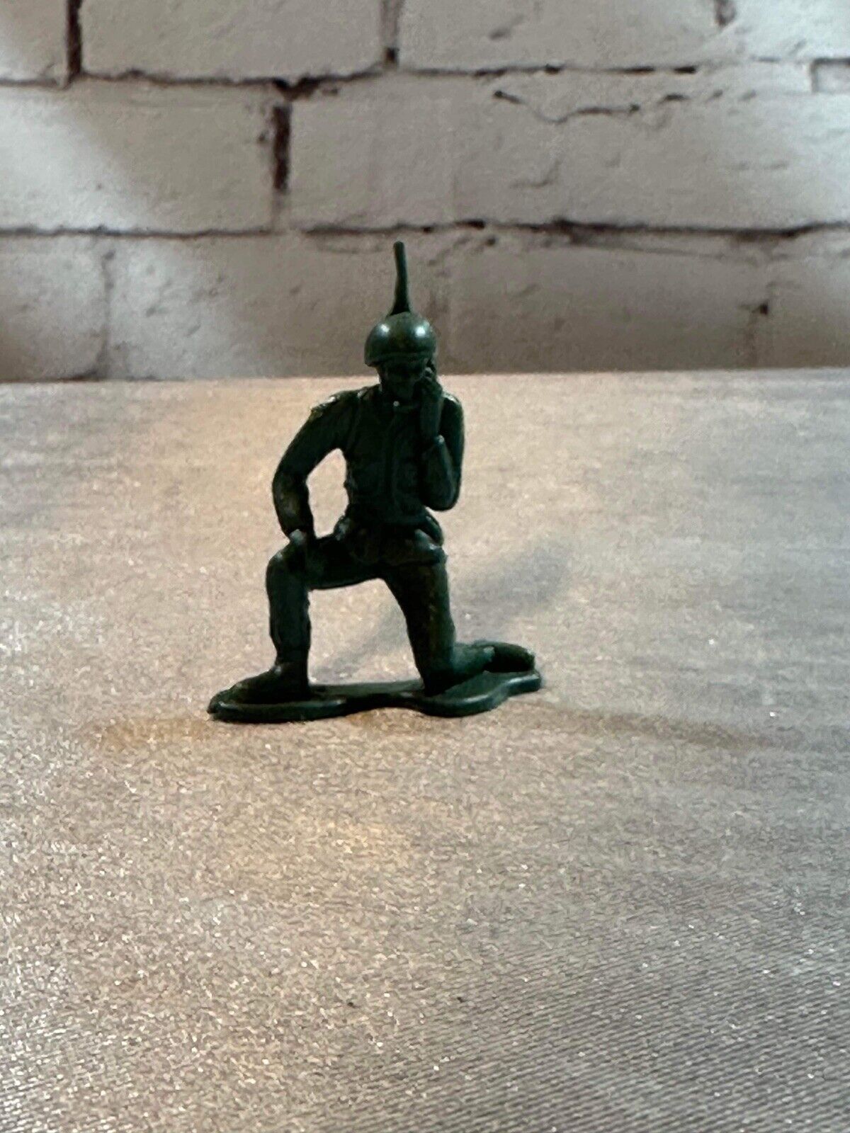 Lot of Tan/Green Plastic Army Men 2" Inch Bulk Action Figures Toy Soldiers