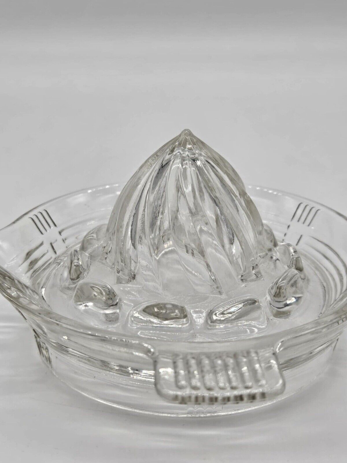 Vintage Clear Ribbed GLASS CITRUS JUICER Orange Lemon Juice Reamer Squeezer