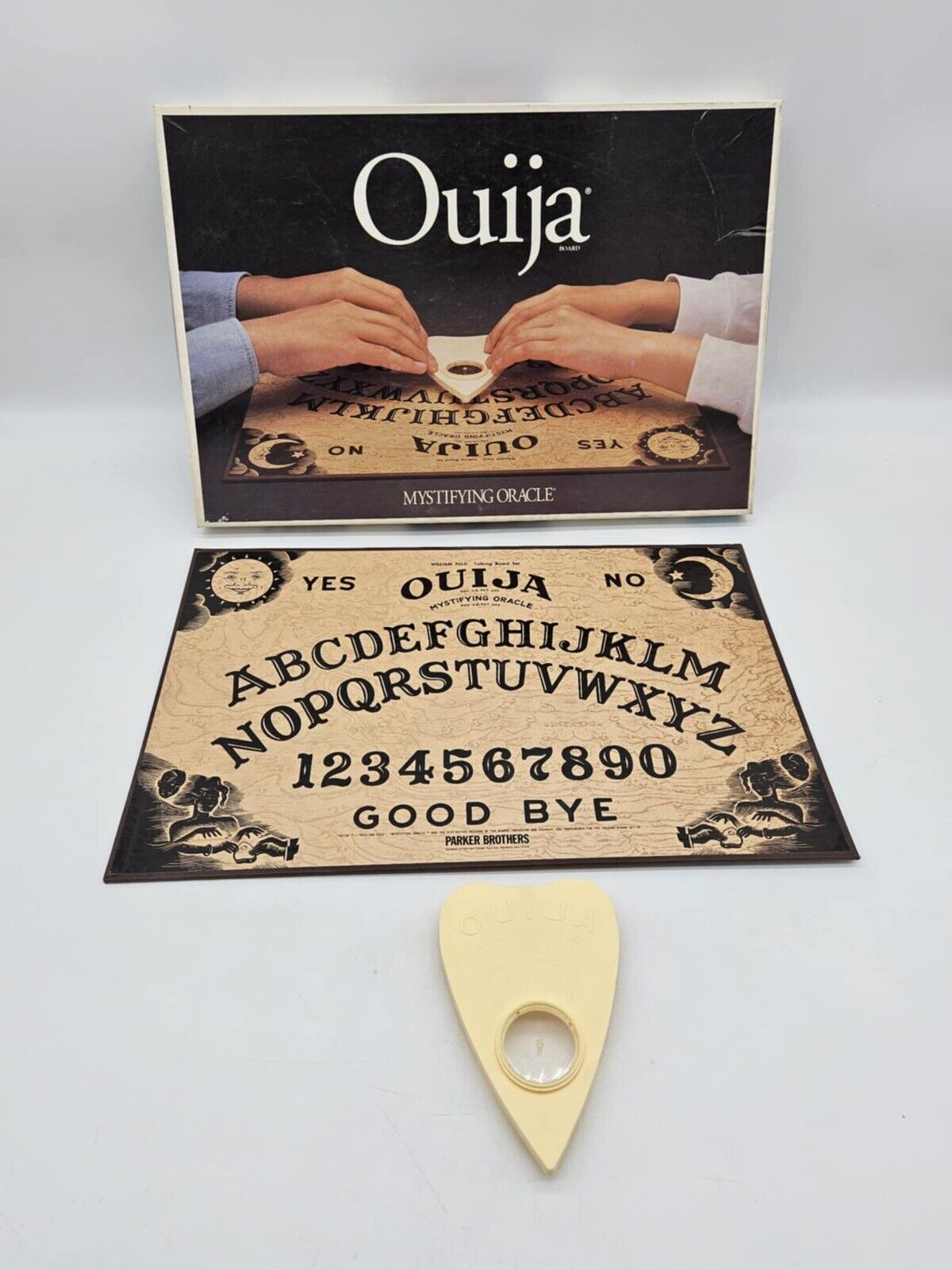 OUIJA BOARD - Mystifying Oracle - Parker Brothers Vintage 1992 100% Complete