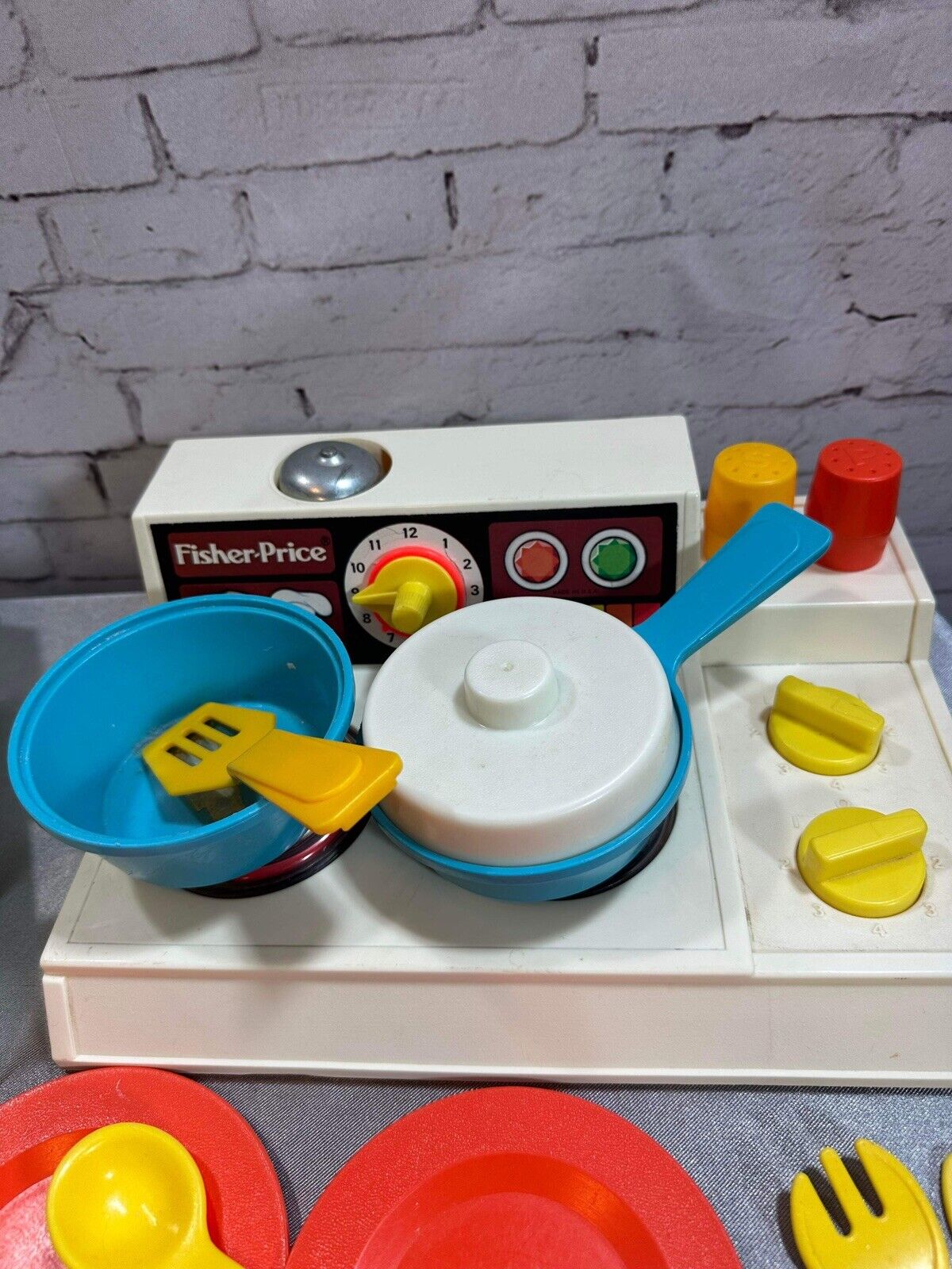 Vintage Fisher Price Fun With Food Magic Burner Stove & Sink Set