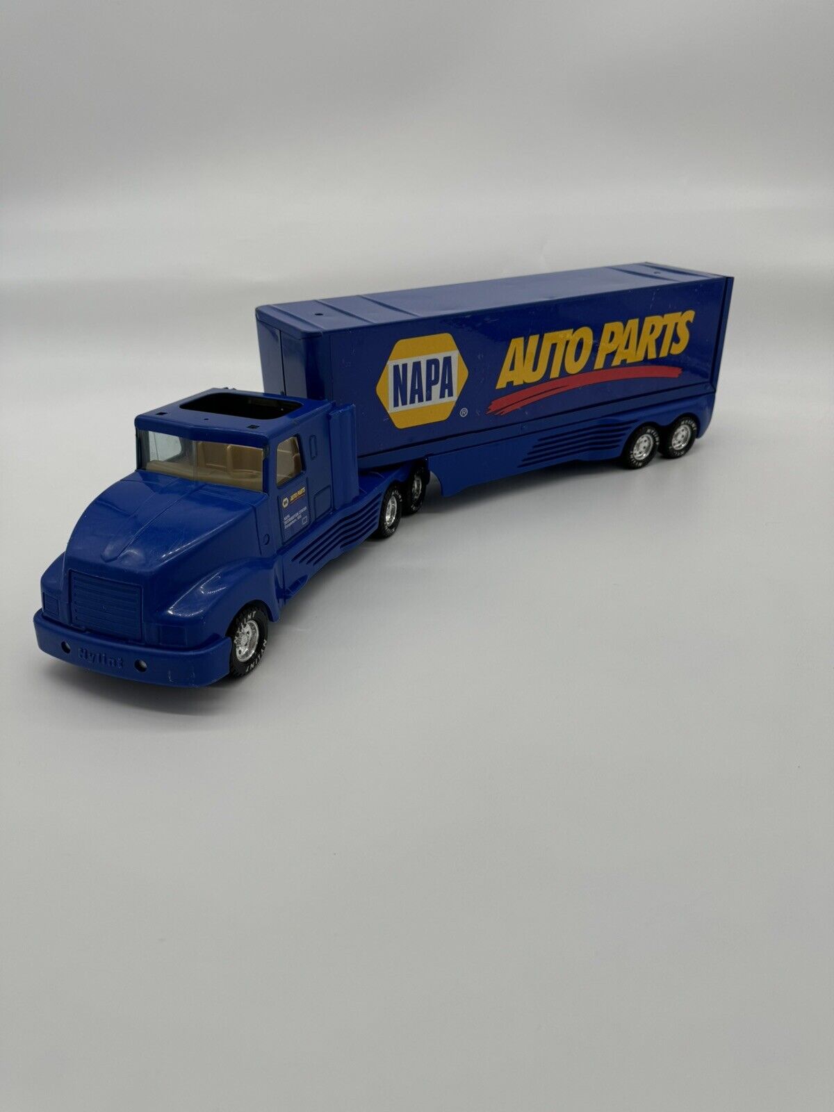 First Gear Semi Tracto Trailer Truck 2002 Exclusive NAPA Auto Parts Vtg FNF