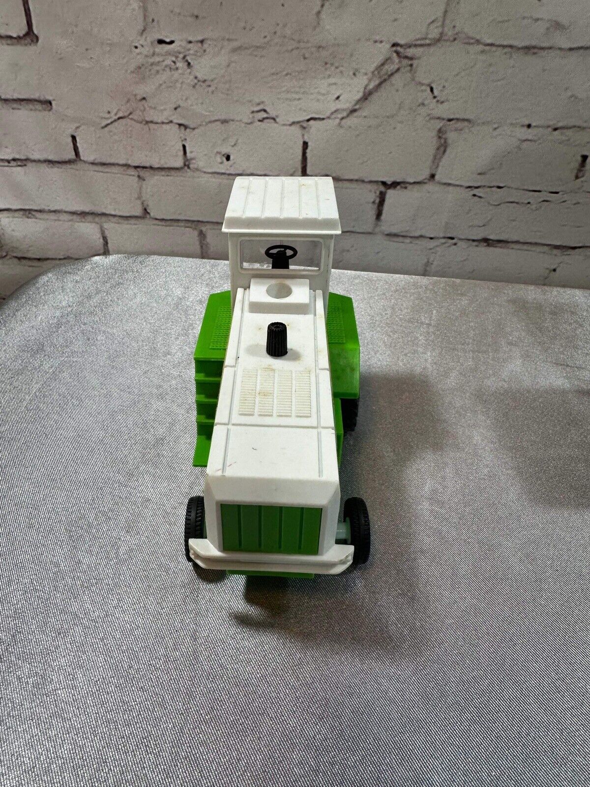 Vintage New Ray 1999 EM 399 Harvester Toy Farm Vehicle 6" VTG 004