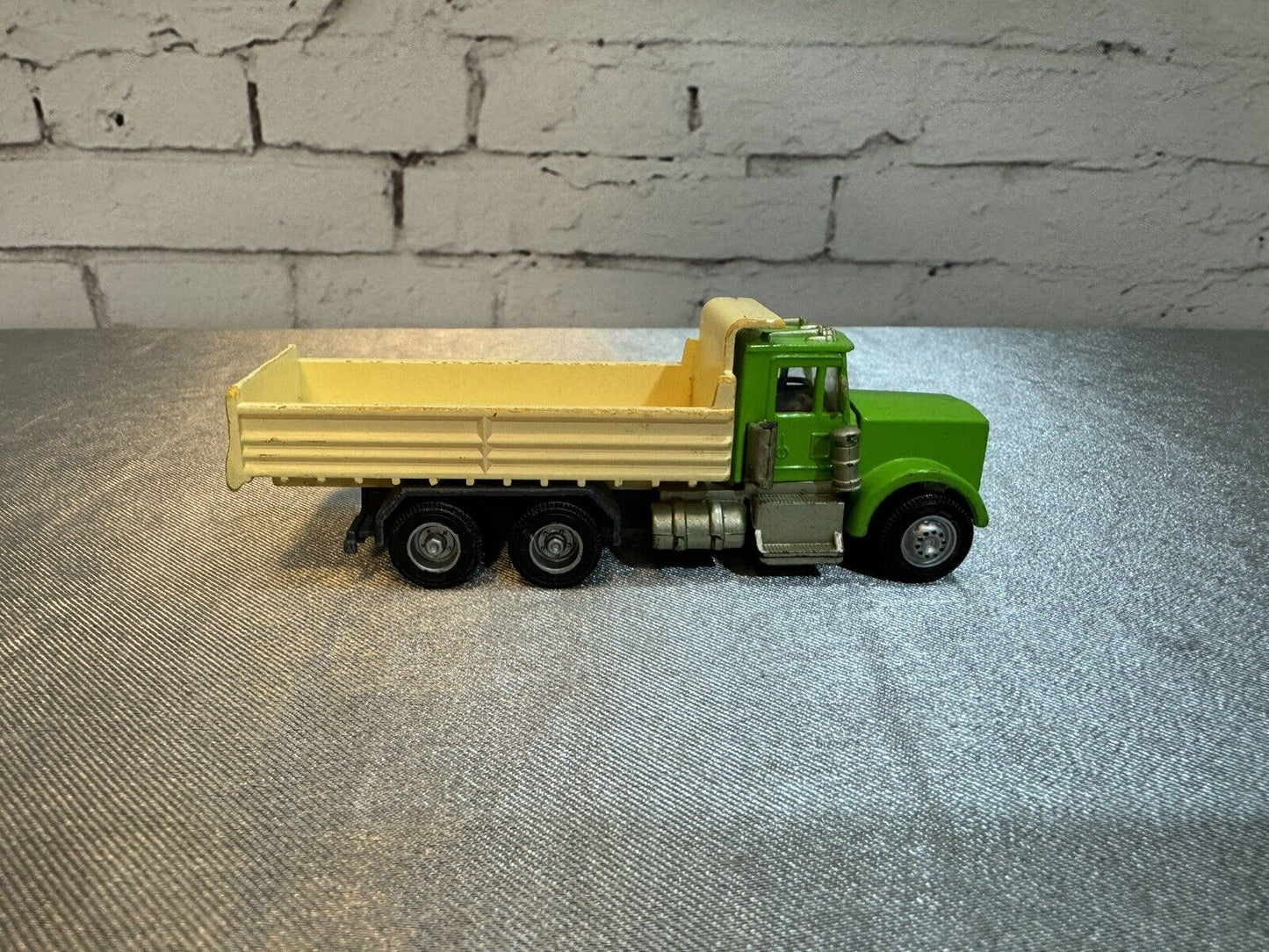 RARE VINTAGE Kentoys 1:72 Scale Farm Truck 005