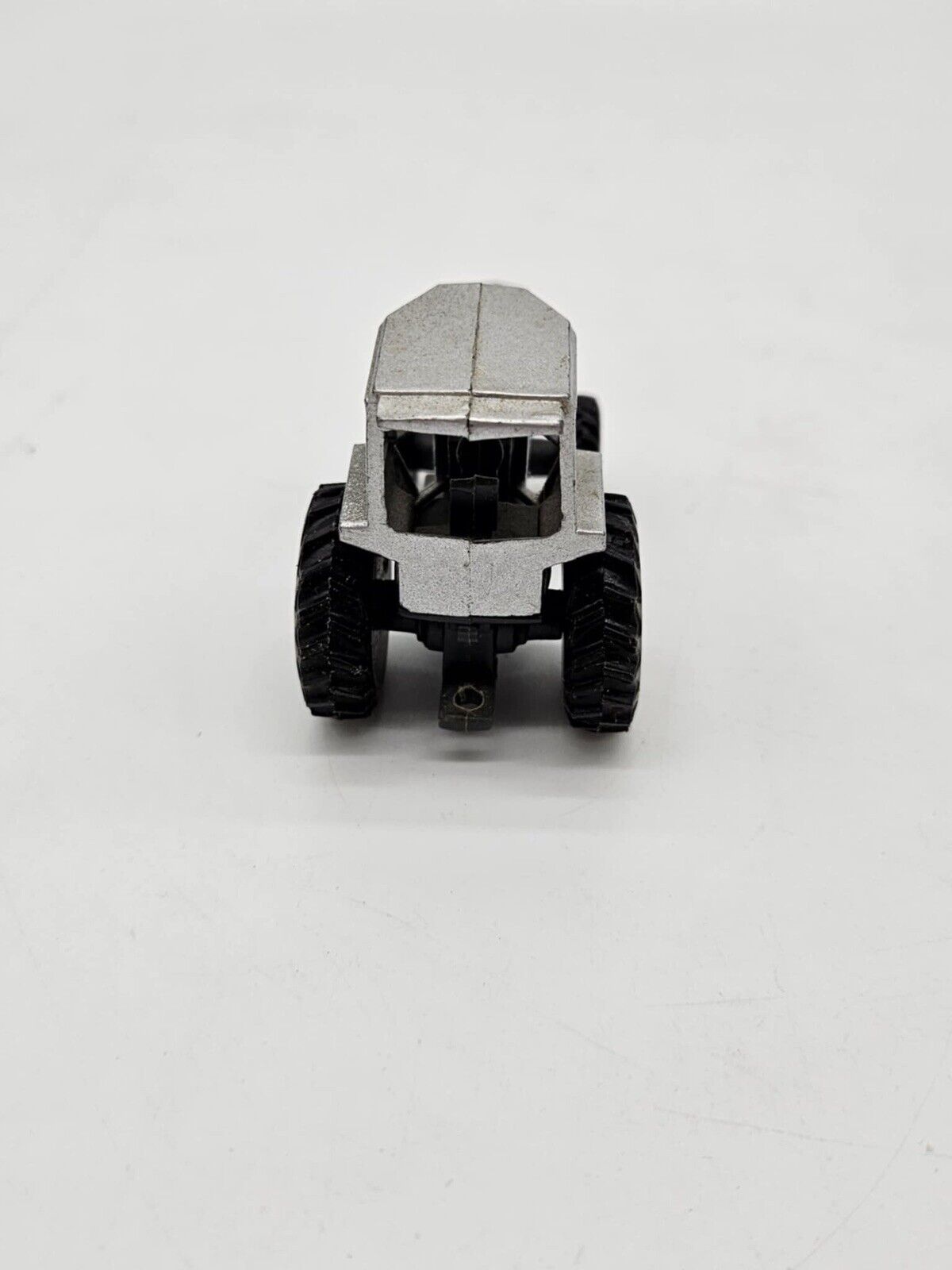 Set of Two 1:64 White 185 Field Boss Tractors with Duals