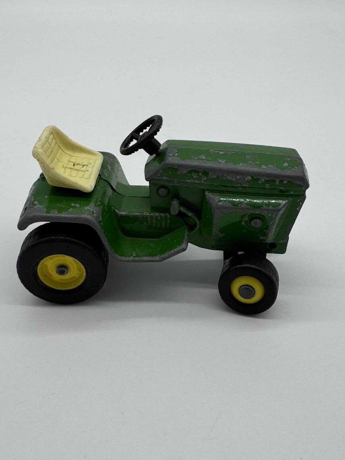 Vtg 80's ERTL John Deere Lawn & Garden Tractor Mower Die-Cast 1/16 Scale 005