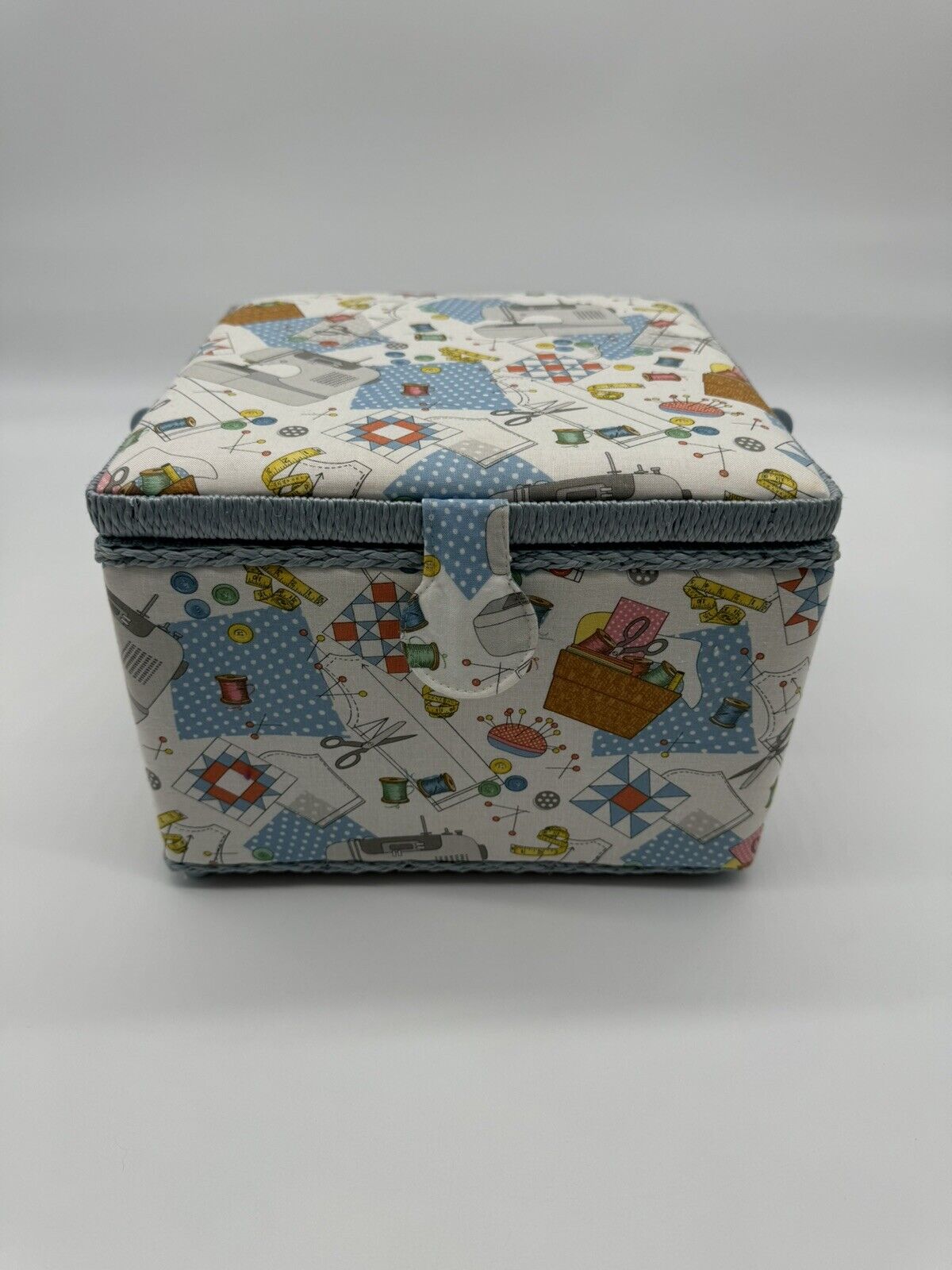 CUTE Vintage Portable Sewing Box