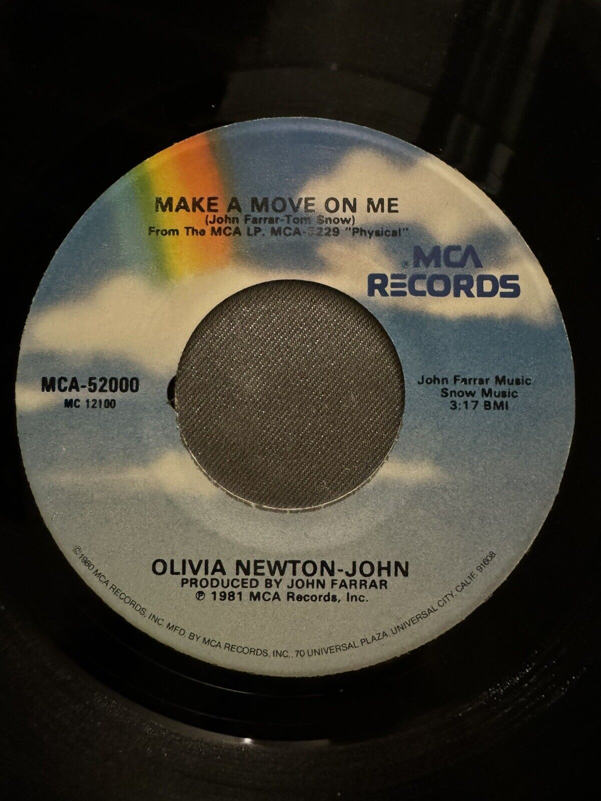 Olivia Newton-John - Make A Move On Me - MCA Records - MCA-52000 - 7", Single 10