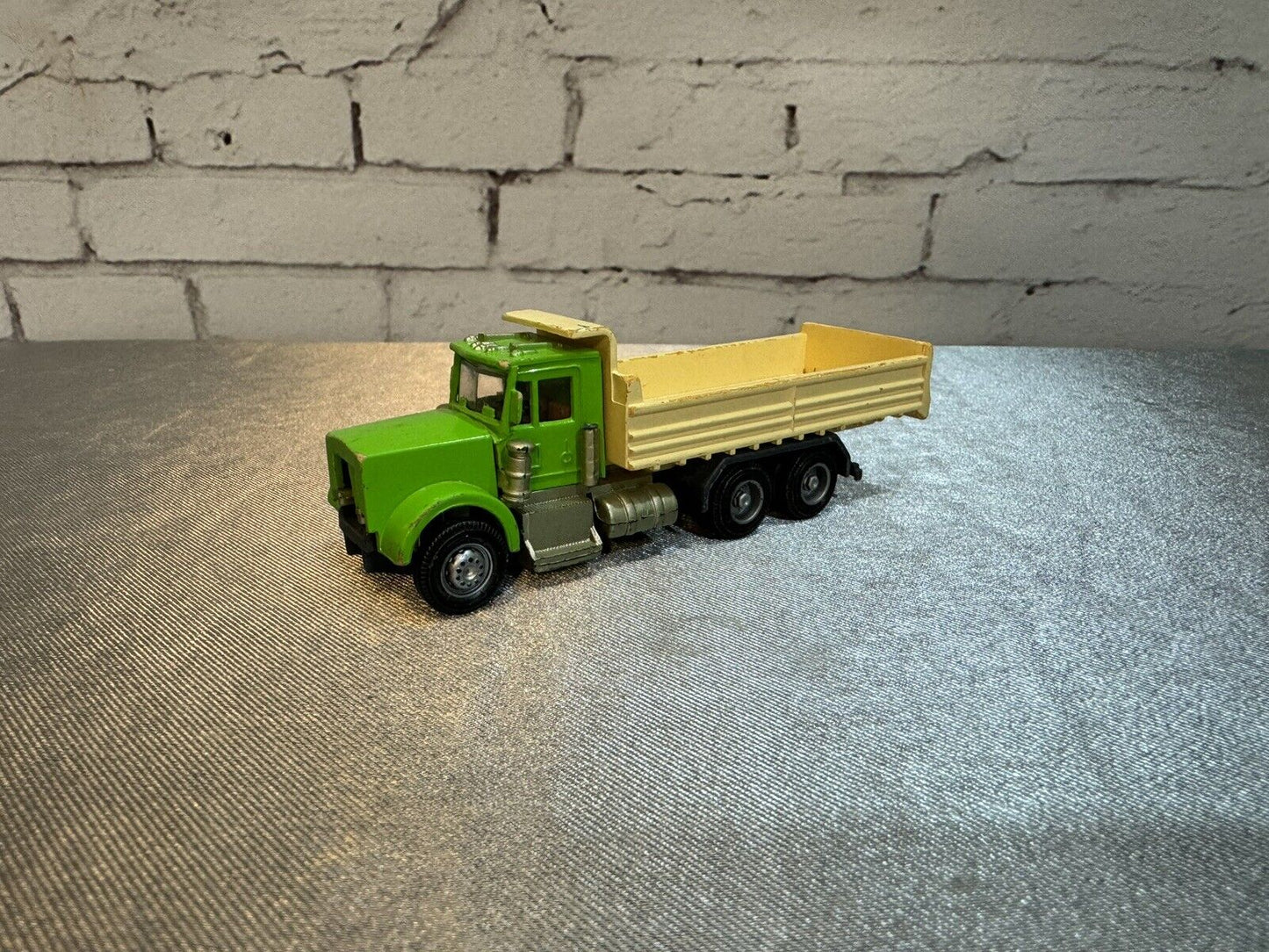 RARE VINTAGE Kentoys 1:72 Scale Farm Truck 005